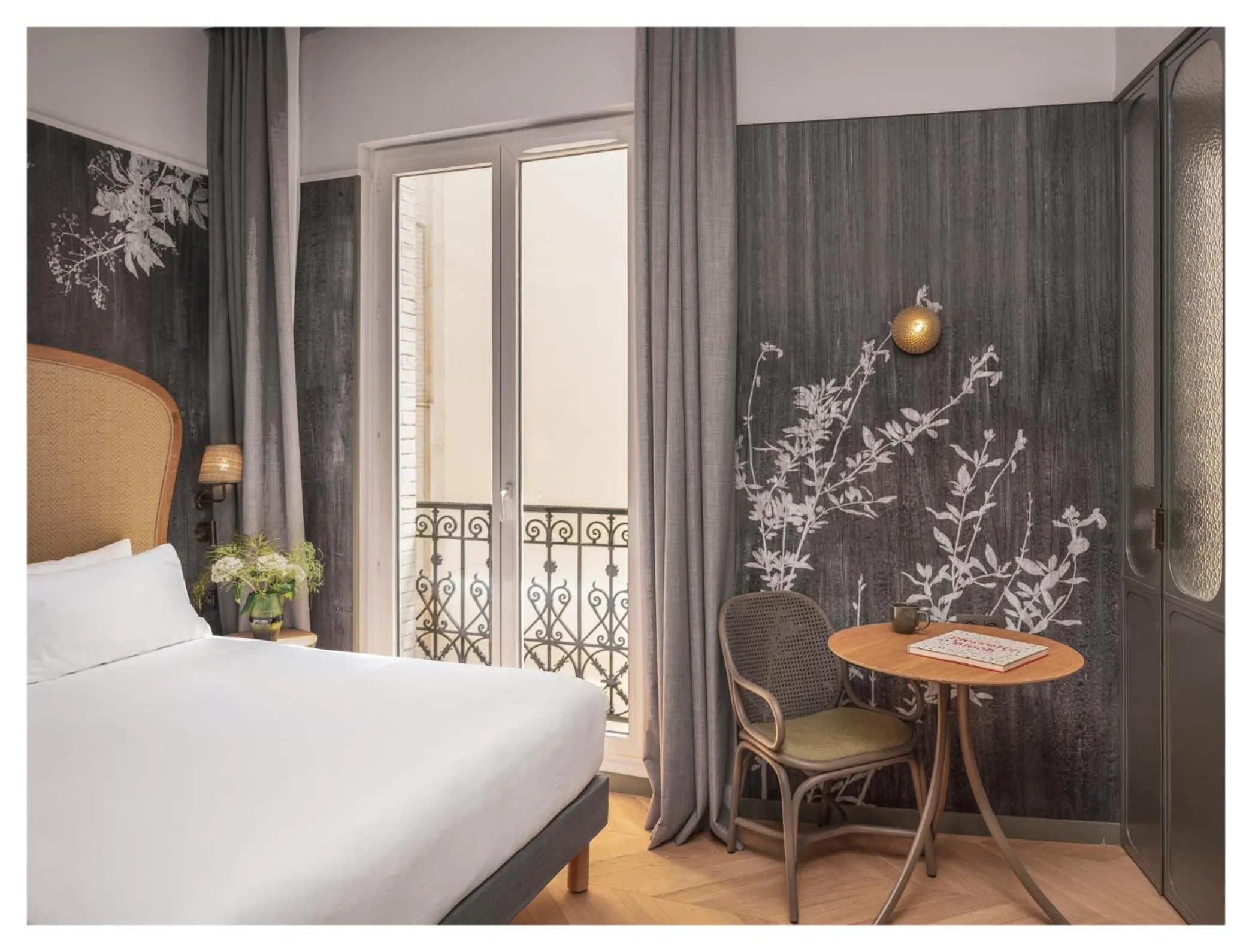 Photo of the whole room, Bed in Miss Fuller