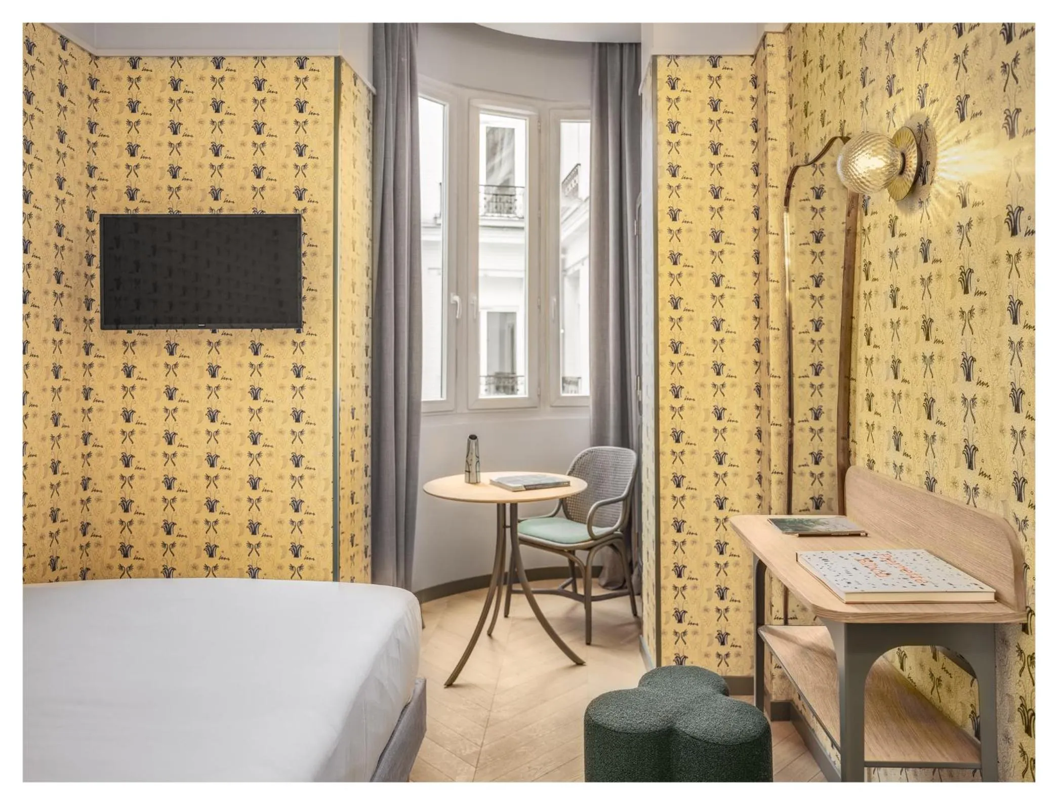 Photo of the whole room, Bed in Miss Fuller