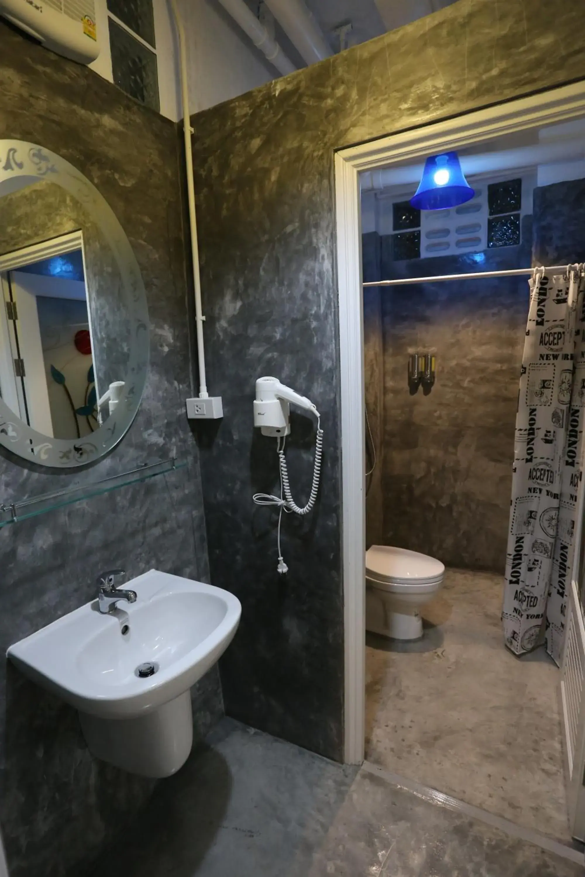 Shower in iDeal Beds Hostel Ao Nang Beach Shower in iDeal Beds Hostel Ao Nang Beach
