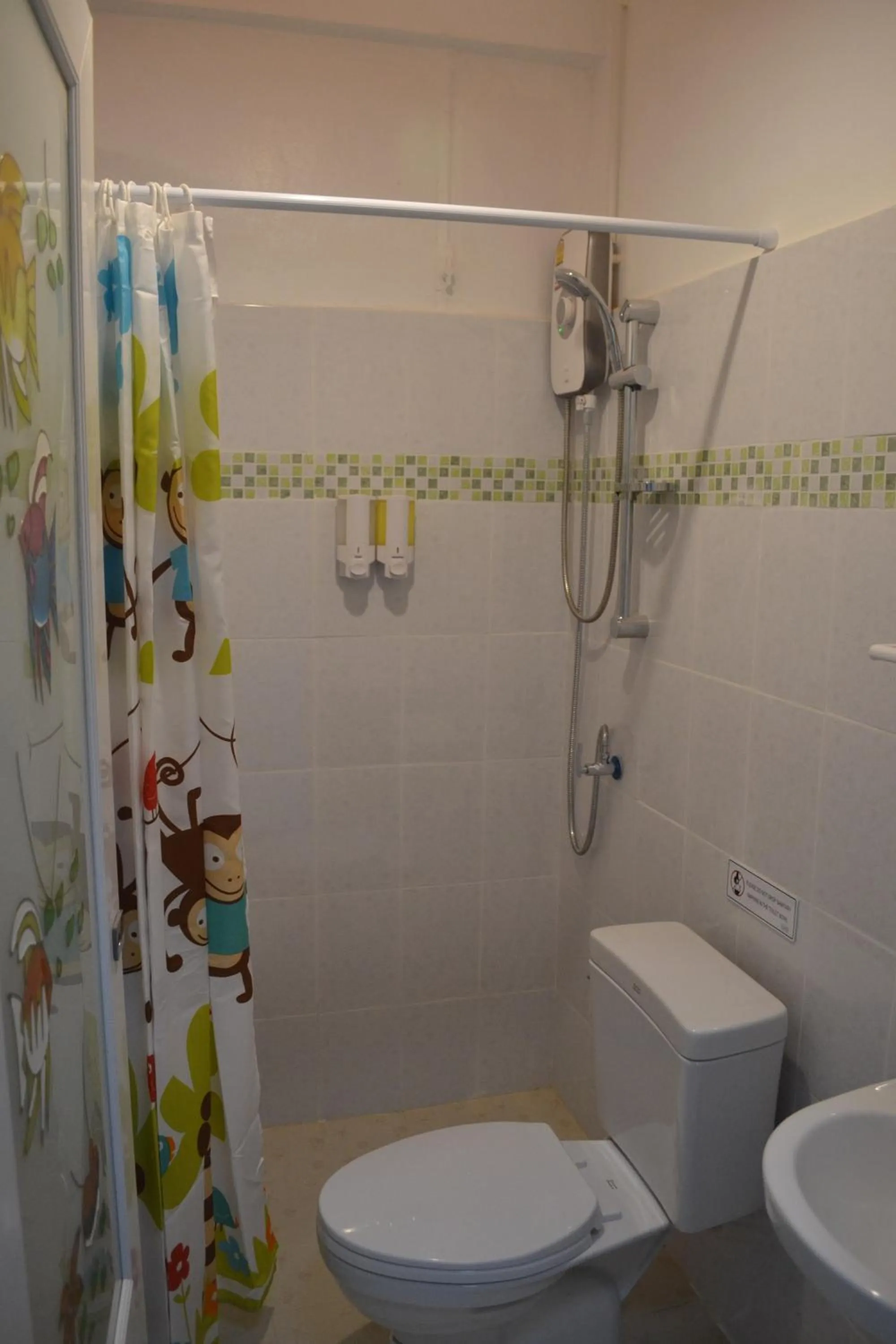 Shower in iDeal Beds Hostel Ao Nang Beach