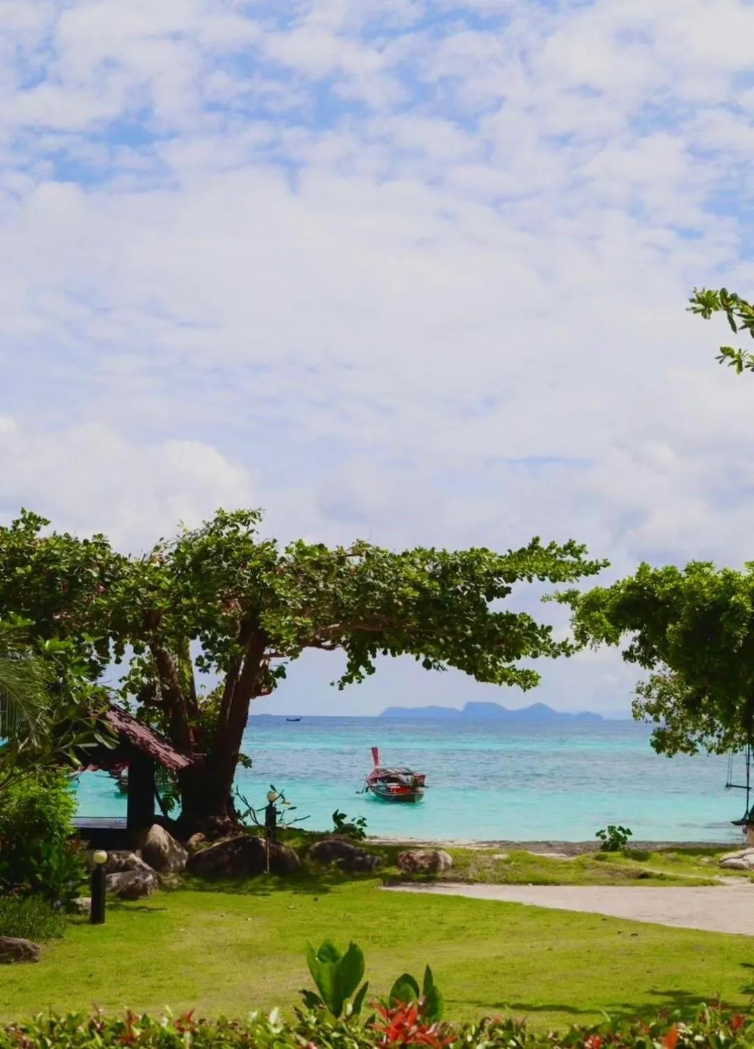 Day in Kathalee Beach Resort