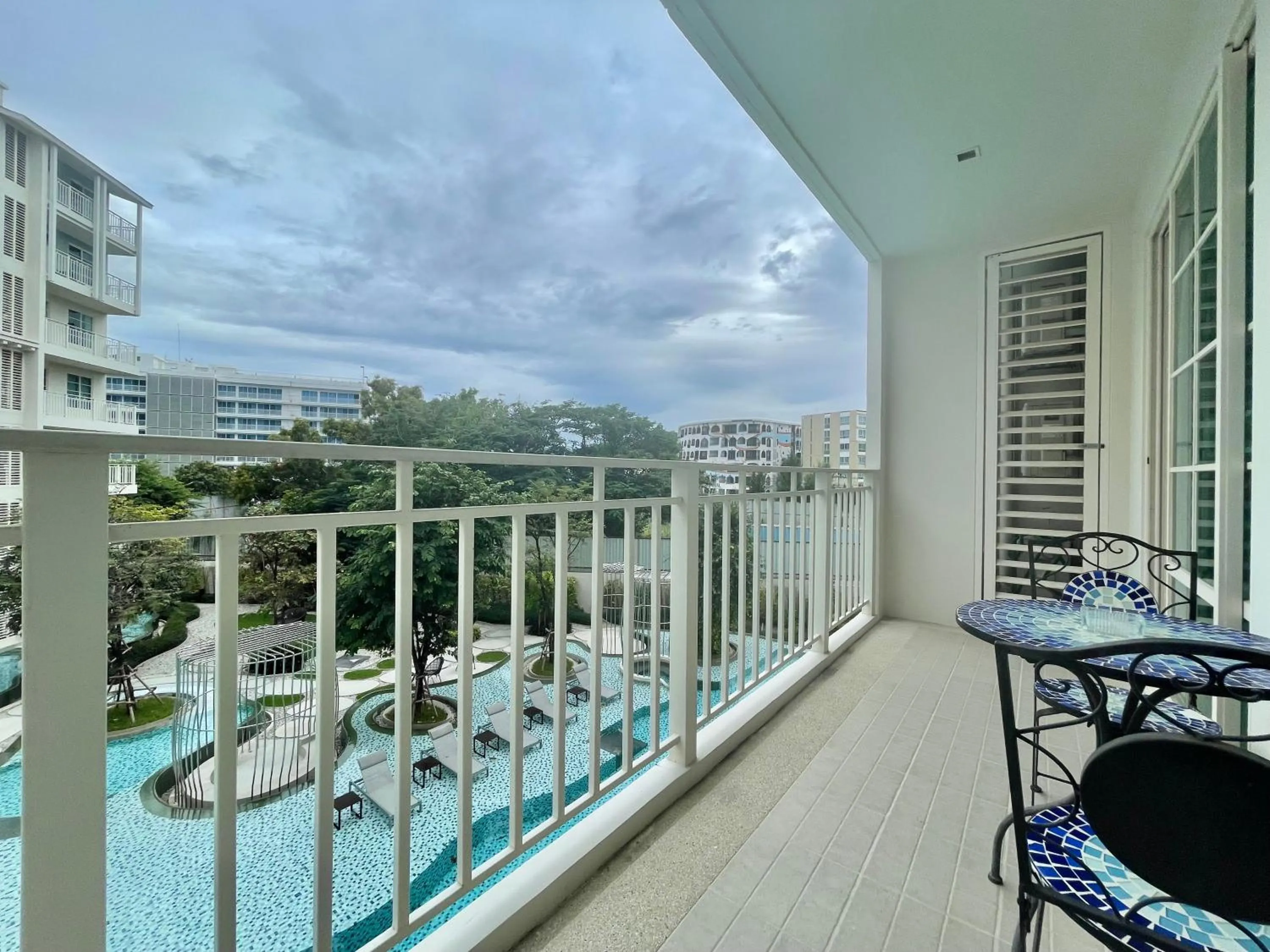Summer Huahin Condo 2 Bedrooms Pool View Classic Room