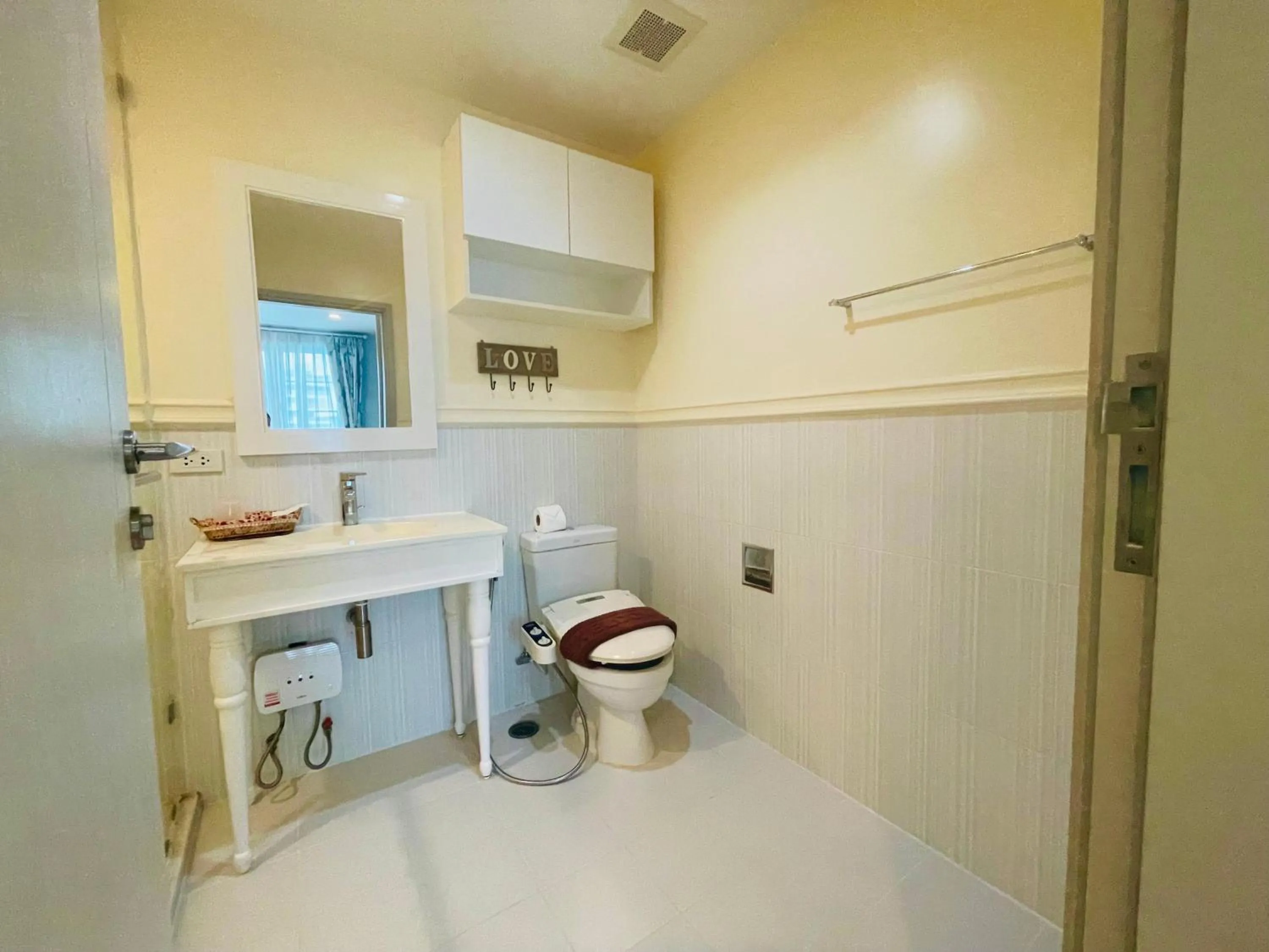 Summer Huahin Condo 2 Bedrooms Pool View Classic Room