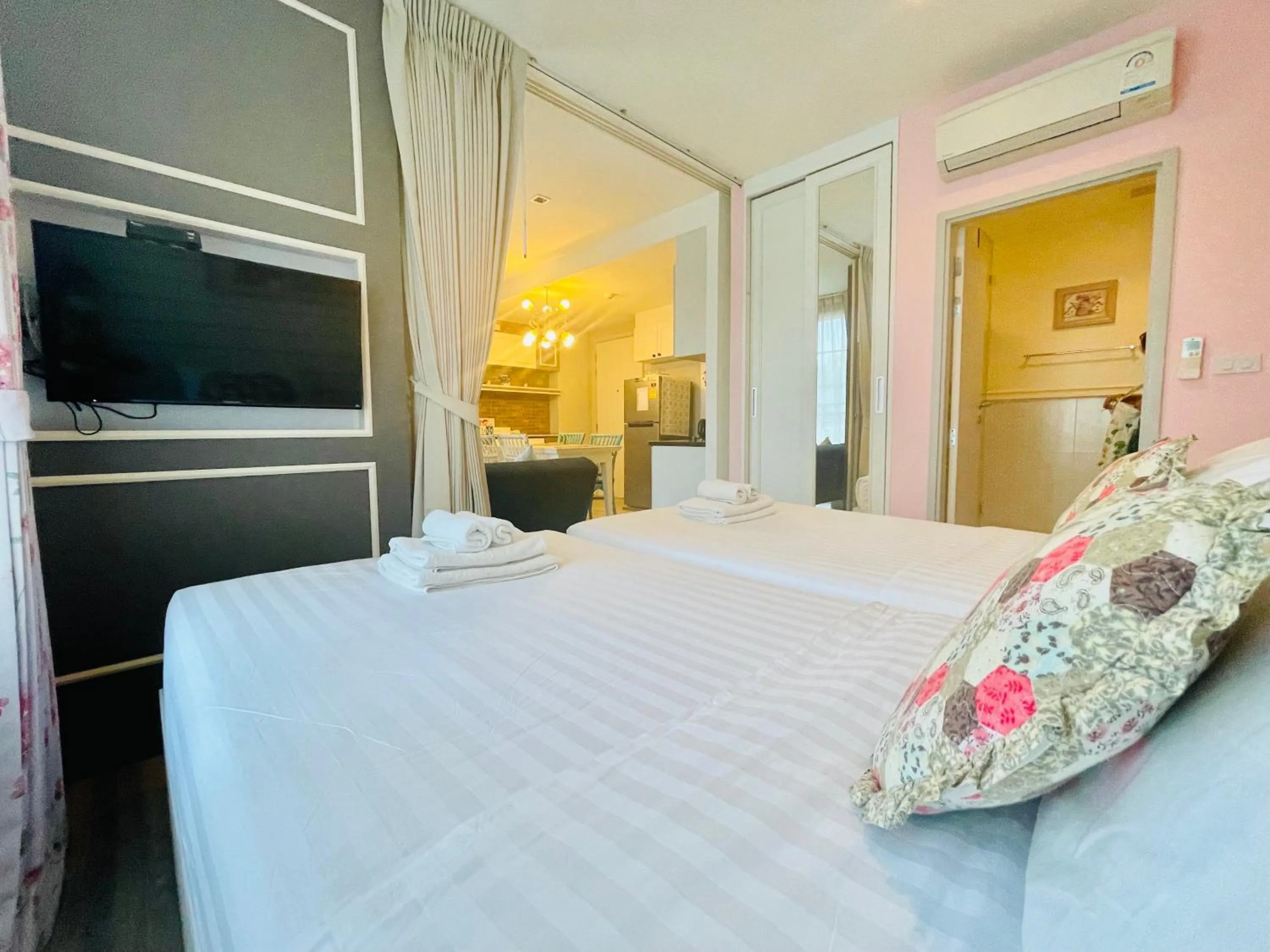 Bed in Summer Huahin Condo 2 Bedrooms Pool View Classic Room