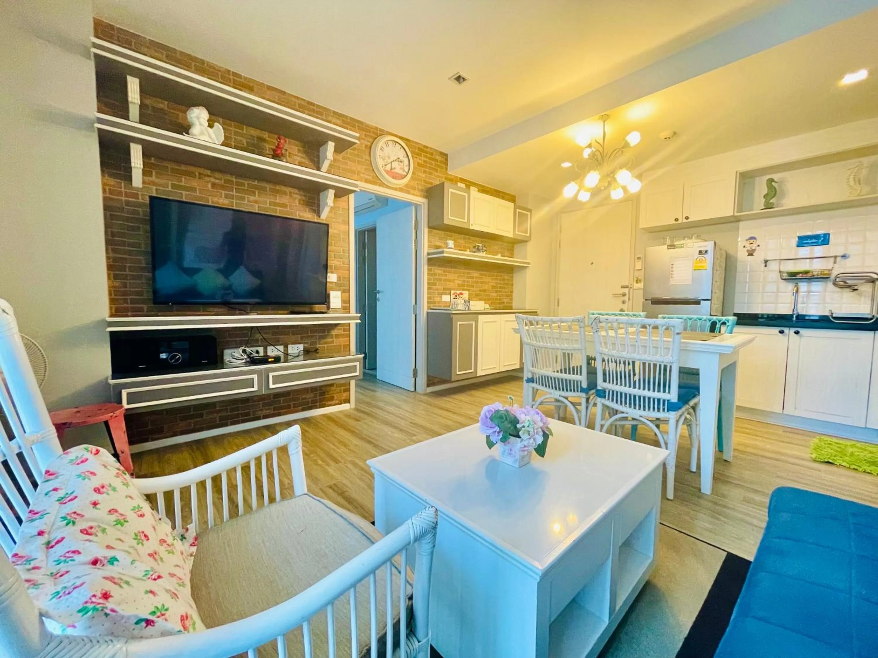 Summer Huahin Condo 2 Bedrooms Pool View Classic Room