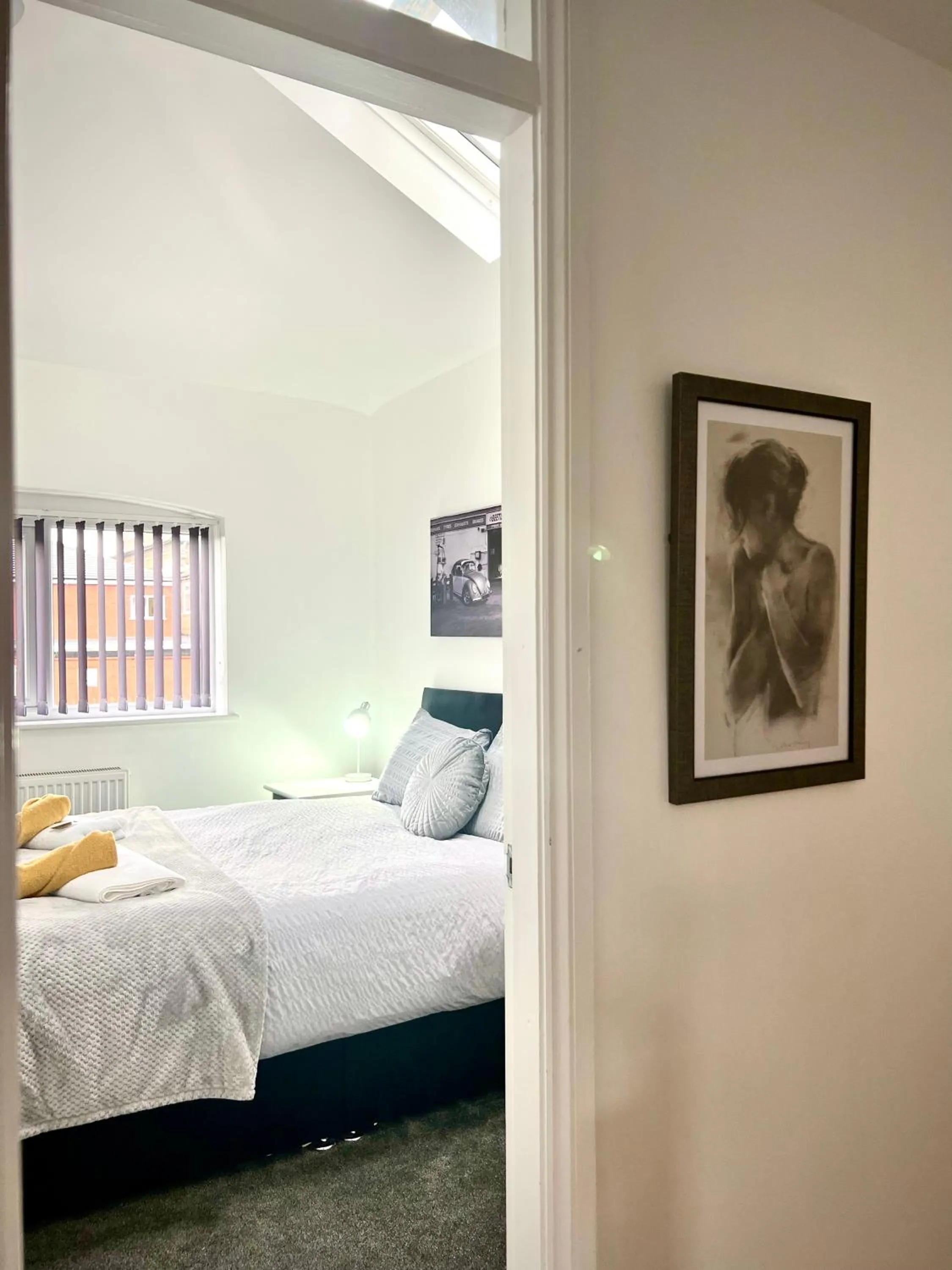 Bedroom, Bed in St Andrews house Hotel