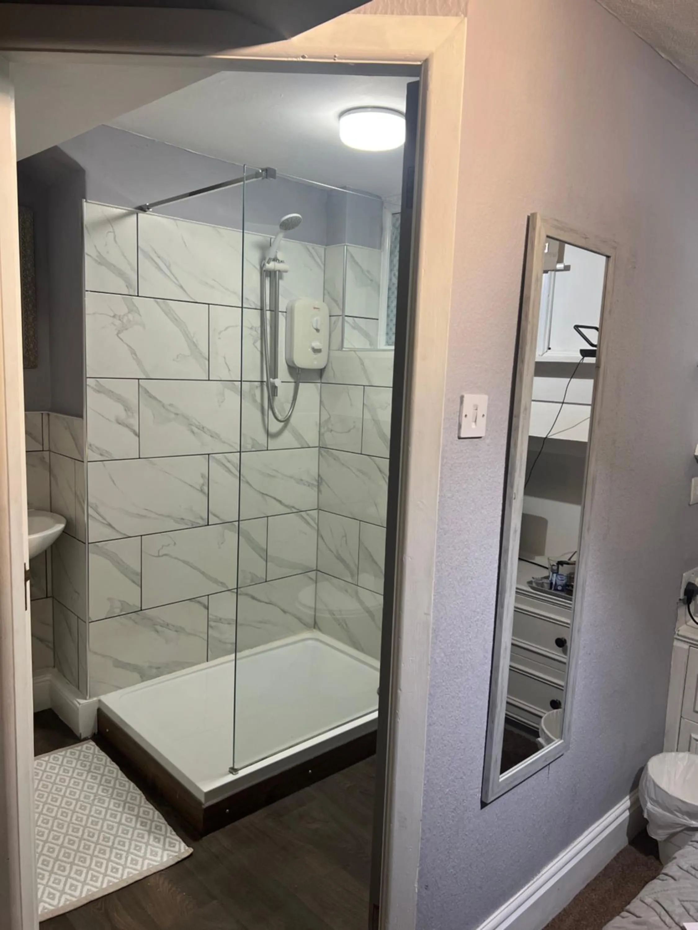 Shower in St Andrews house Hotel