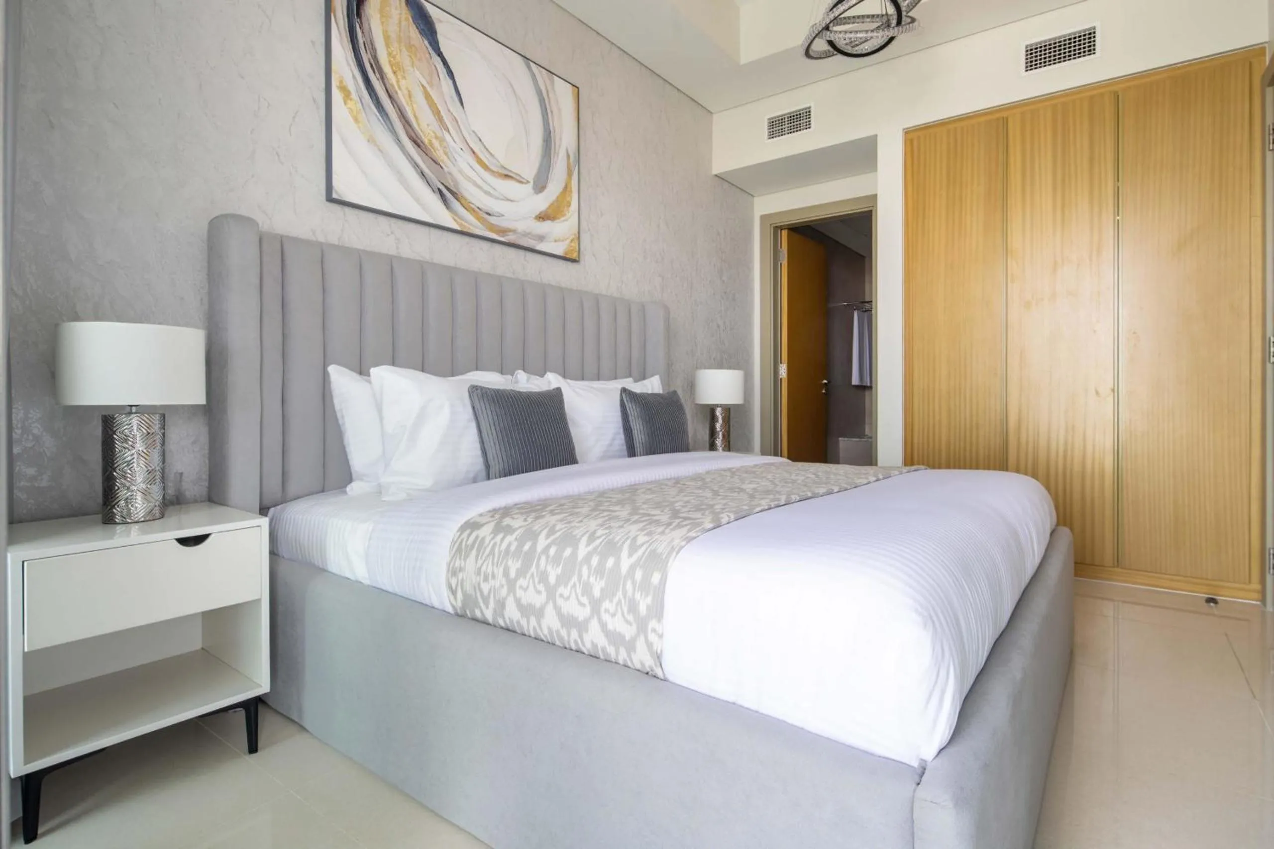 Bed in Frank Porter - Aykon City Tower C