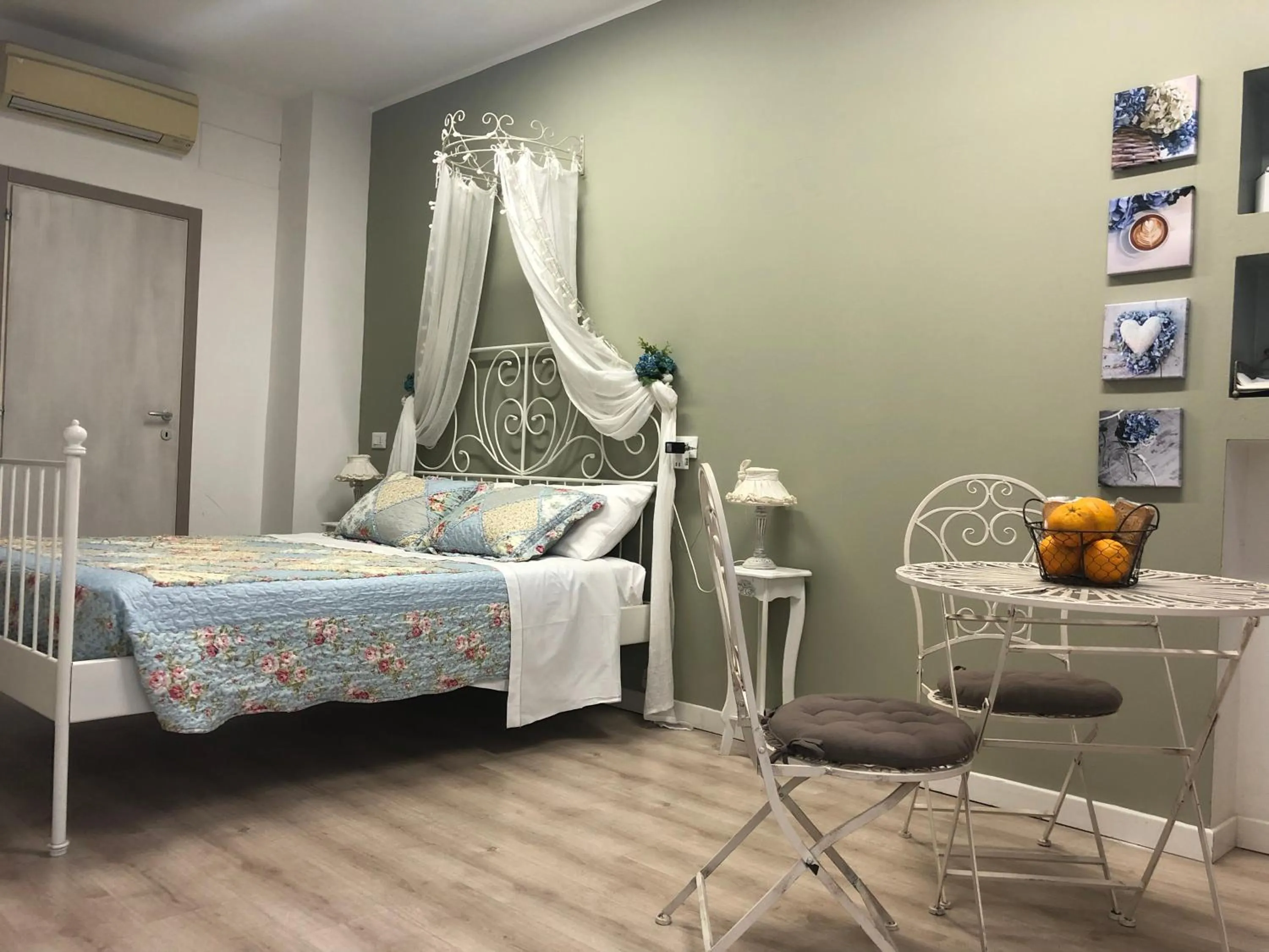 Photo of the whole room, Bed in Residenza Fiori di Grano