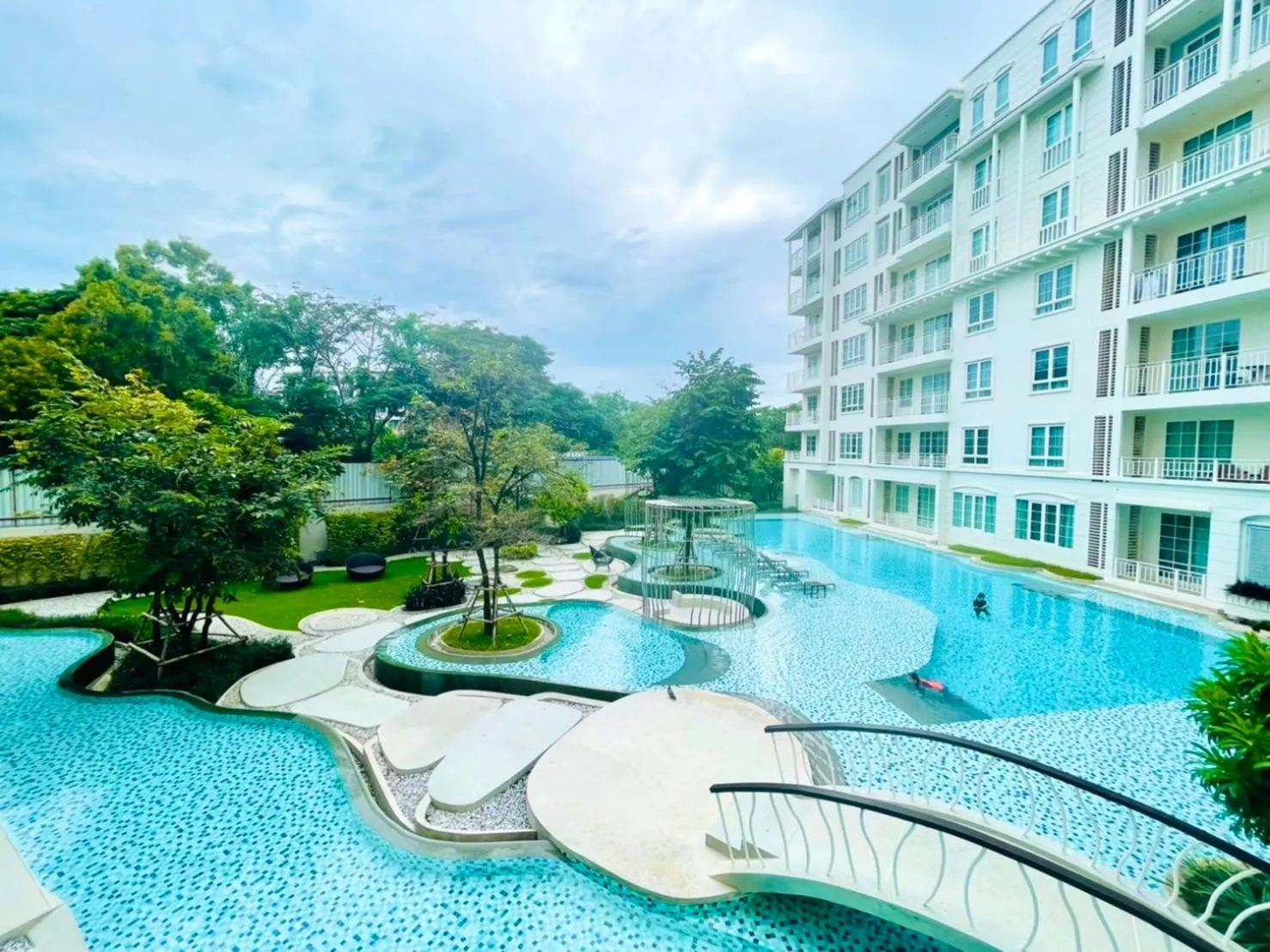Summer Huahin Condo classic room pool view