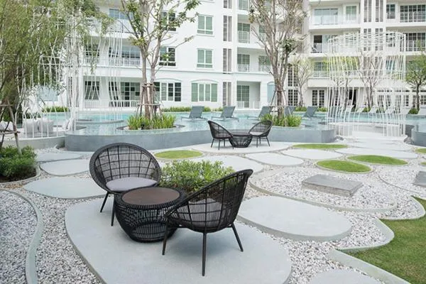 Summer Huahin Condo classic room pool view