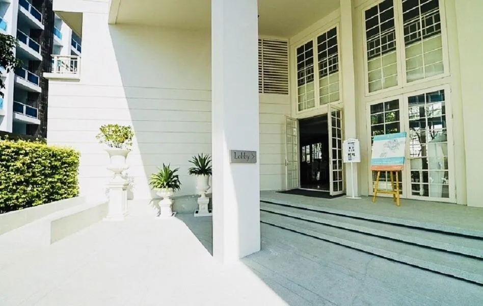 Summer Huahin Condo classic room pool view