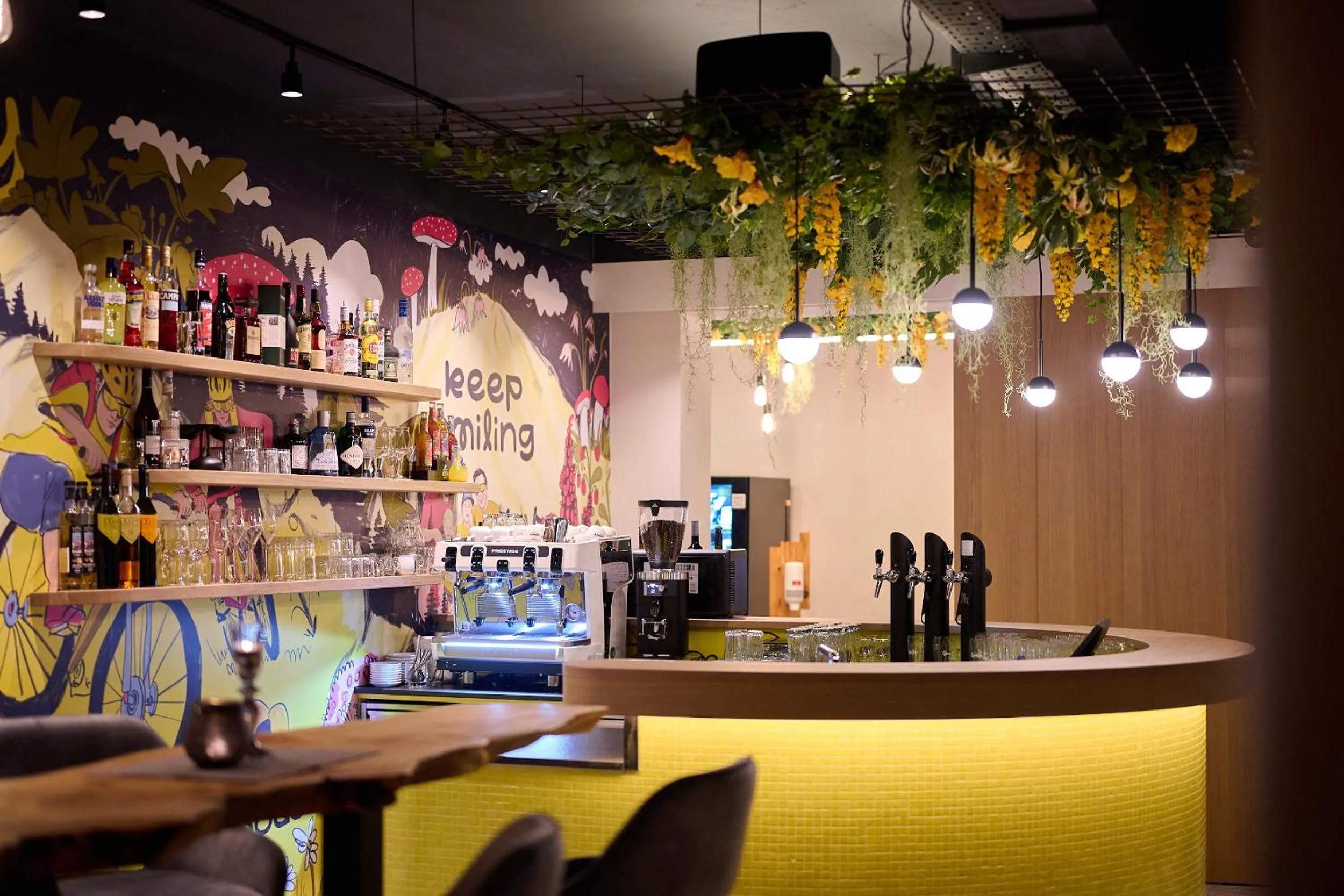 Restaurant/places to eat in Boutique House happYellow Saalbach