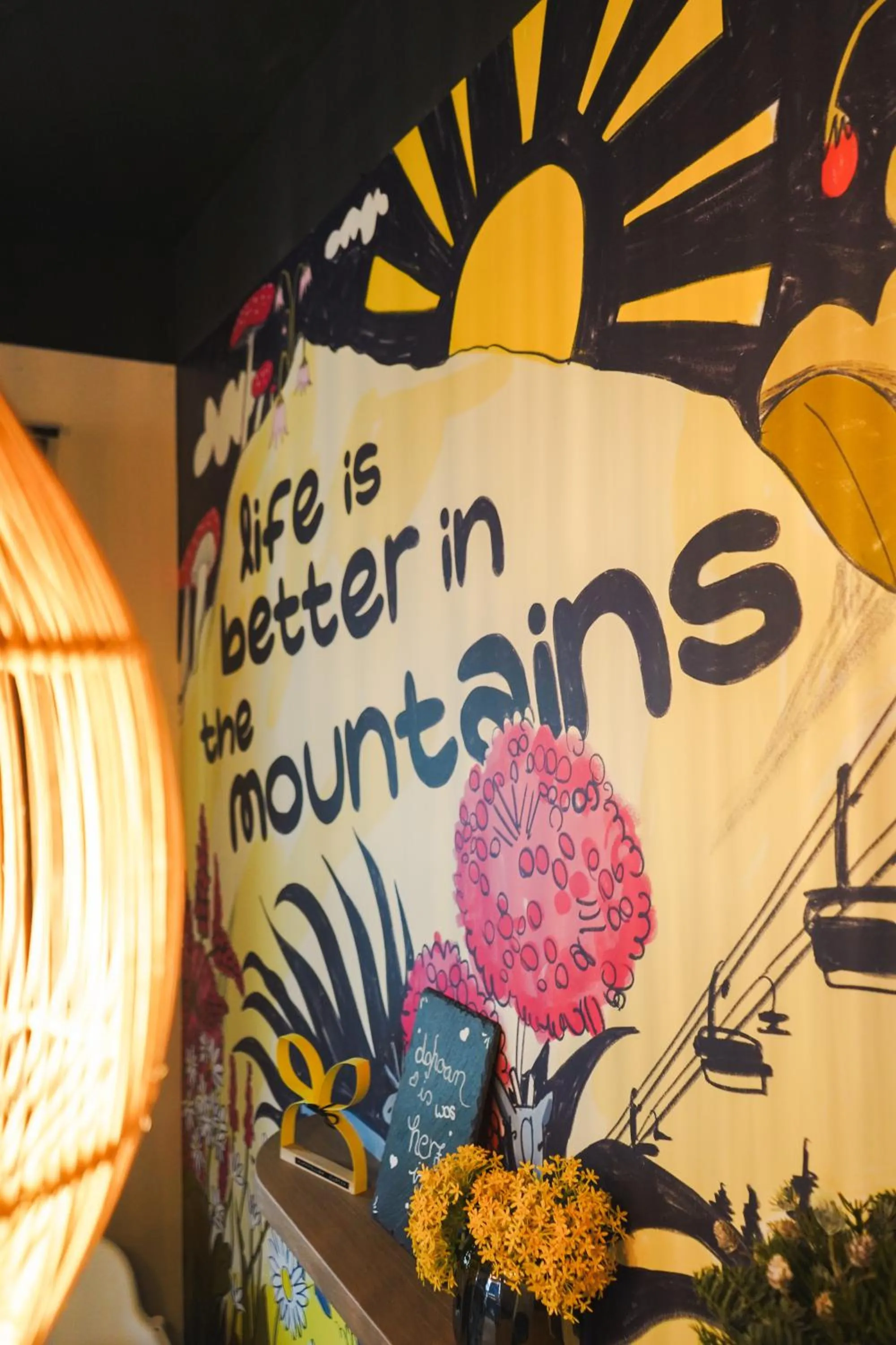 Restaurant/places to eat in Boutique House happYellow Saalbach