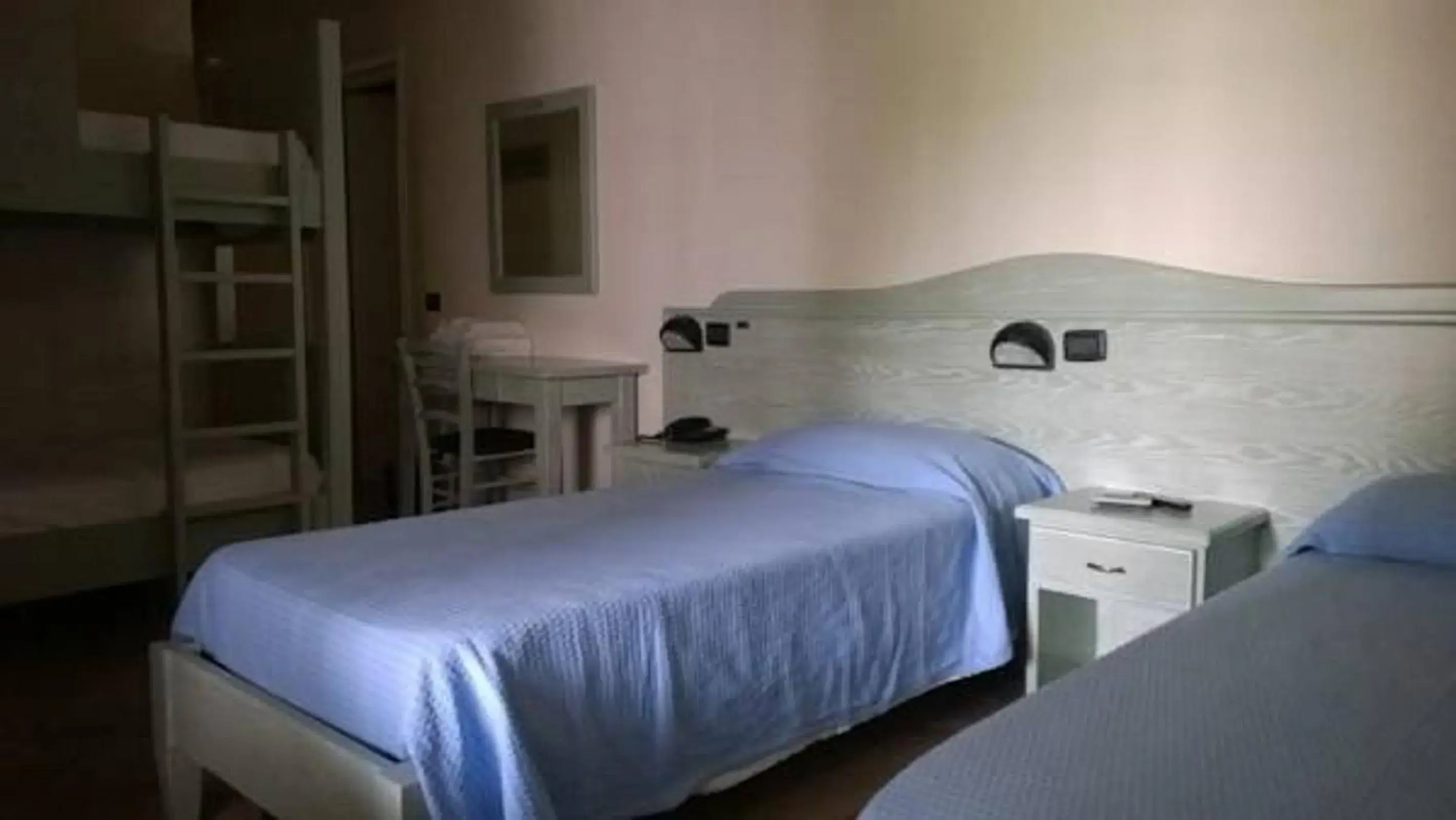 Twin Room with Private Bathroom in Albergo del Po Twin Room with Private Bathroom in Albergo del Po