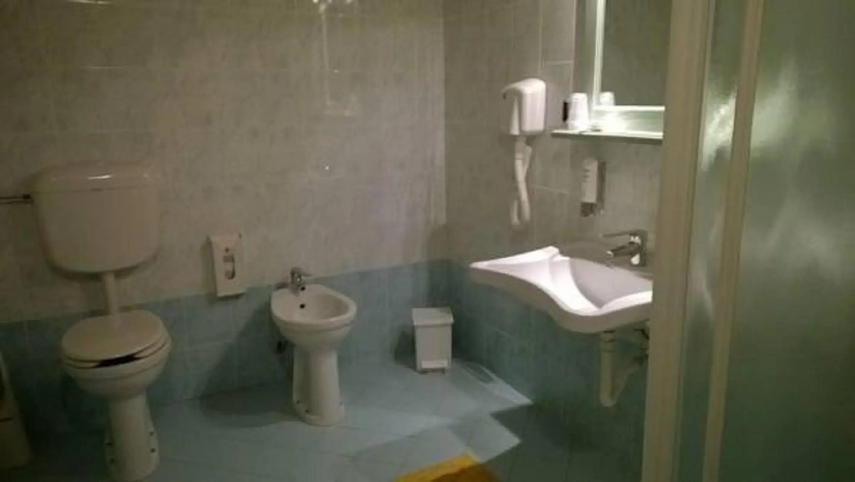 Triple Room with Bathroom in Albergo del Po Triple Room with Bathroom in Albergo del Po