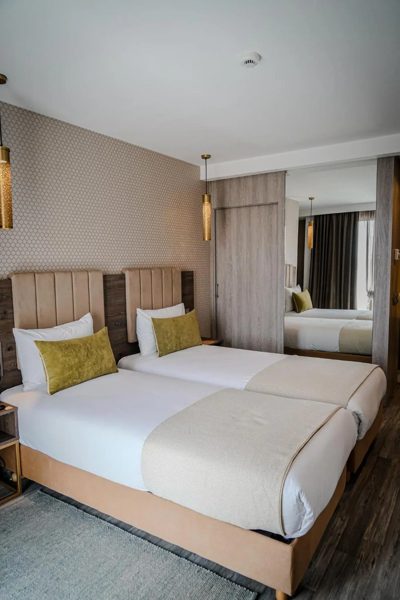 Twin Room in AZ hôtel des arts Twin Room in AZ hôtel des arts