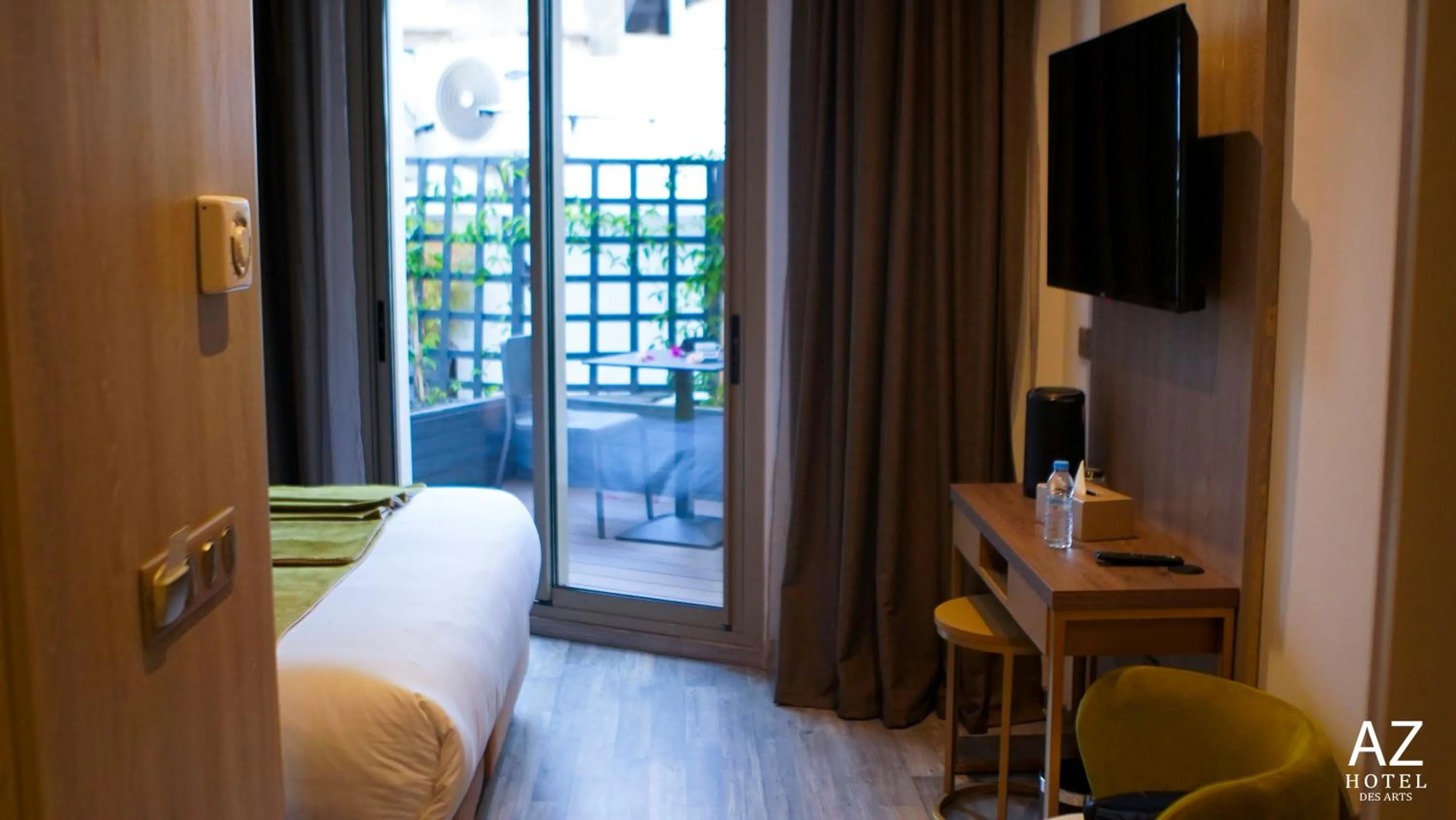 Bed in AZ hôtel des arts