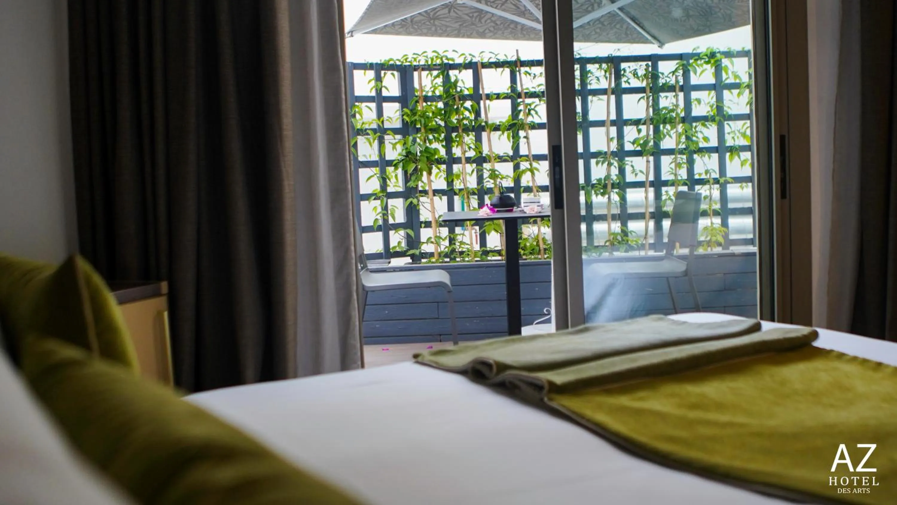 Bed in AZ hôtel des arts