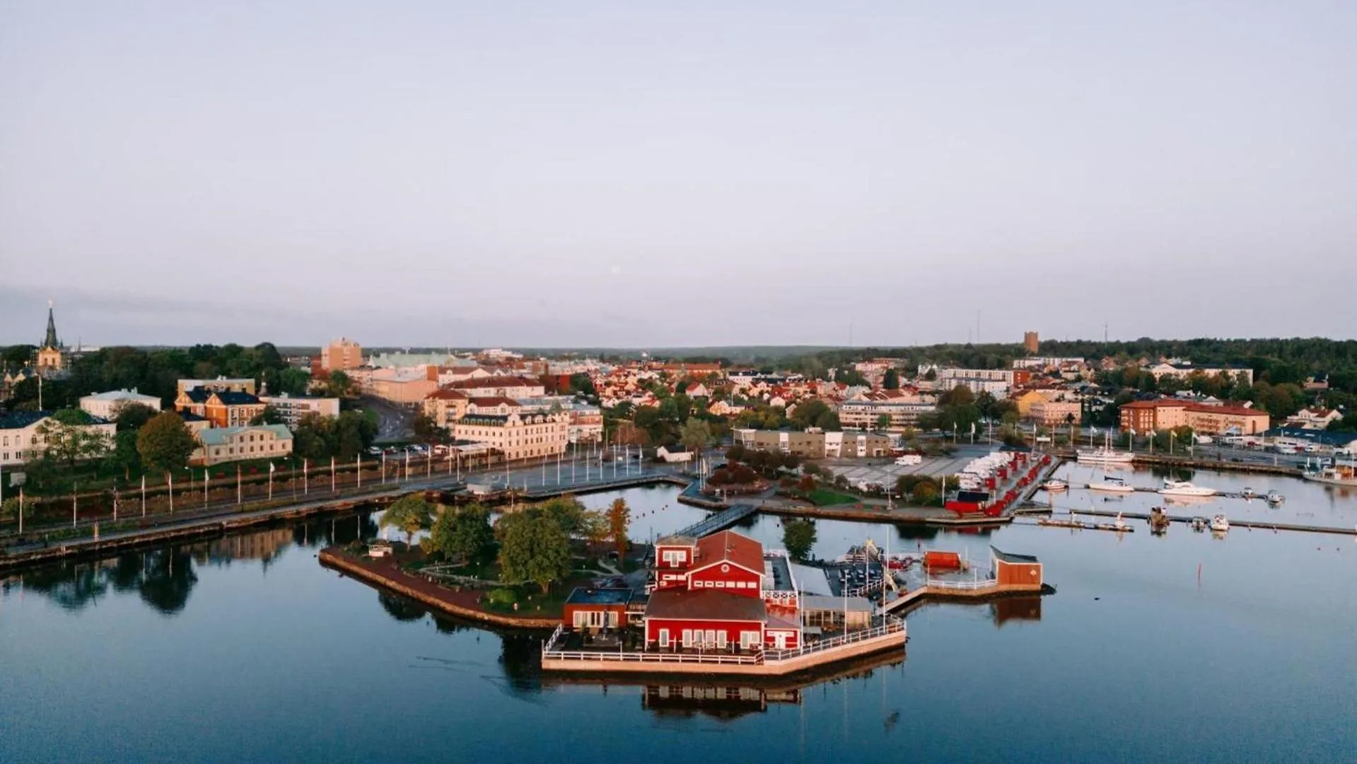 Property building in Badholmen Restaurang & Hotell