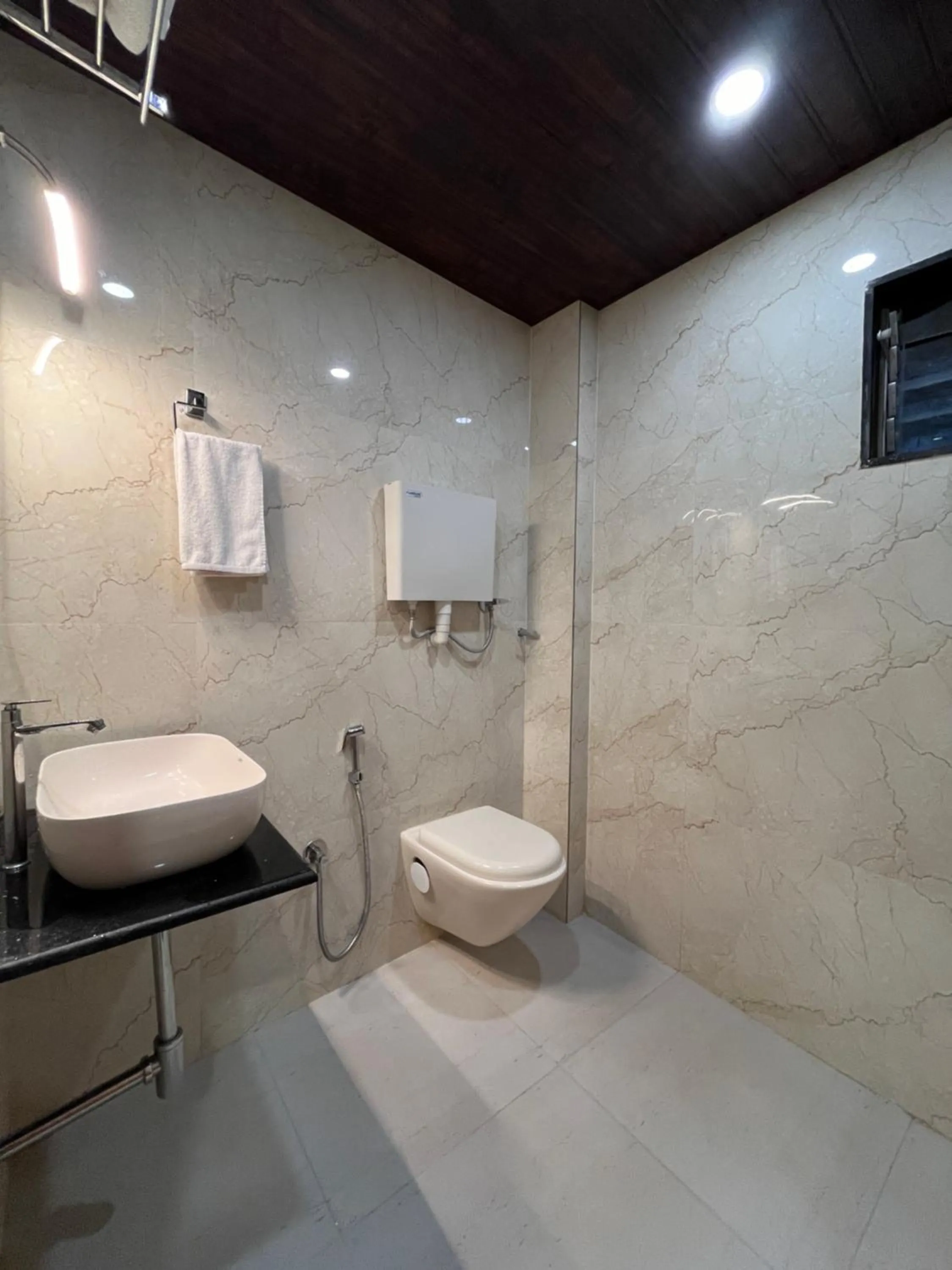 Bathroom in Hotel National - Grant Road