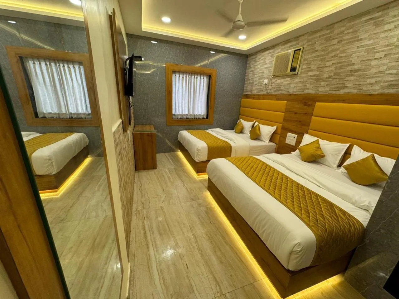 Bedroom, Bed in Hotel National - Grant Road