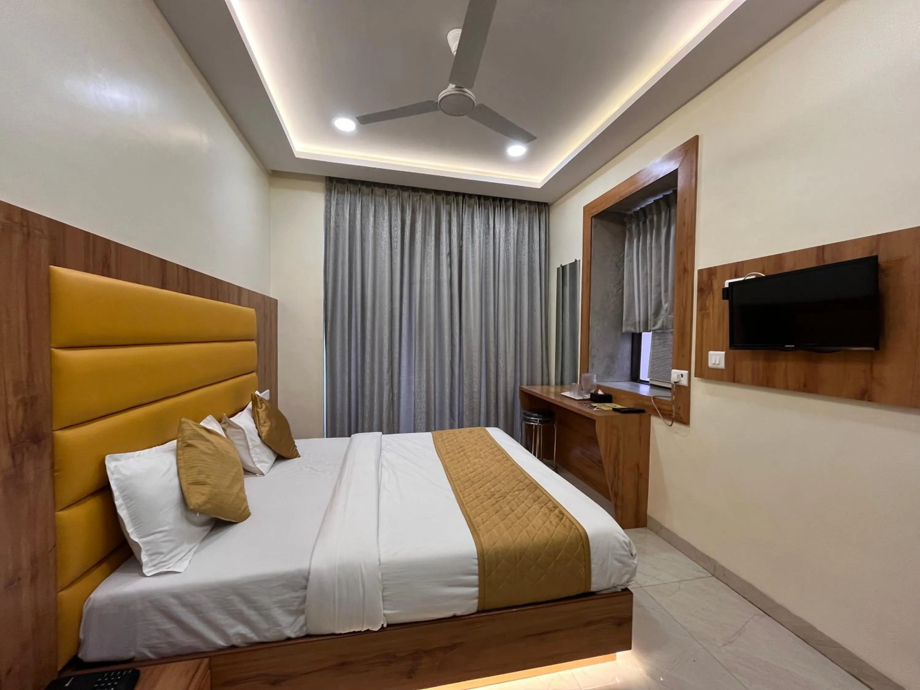 Bed in Hotel National - Grant Road