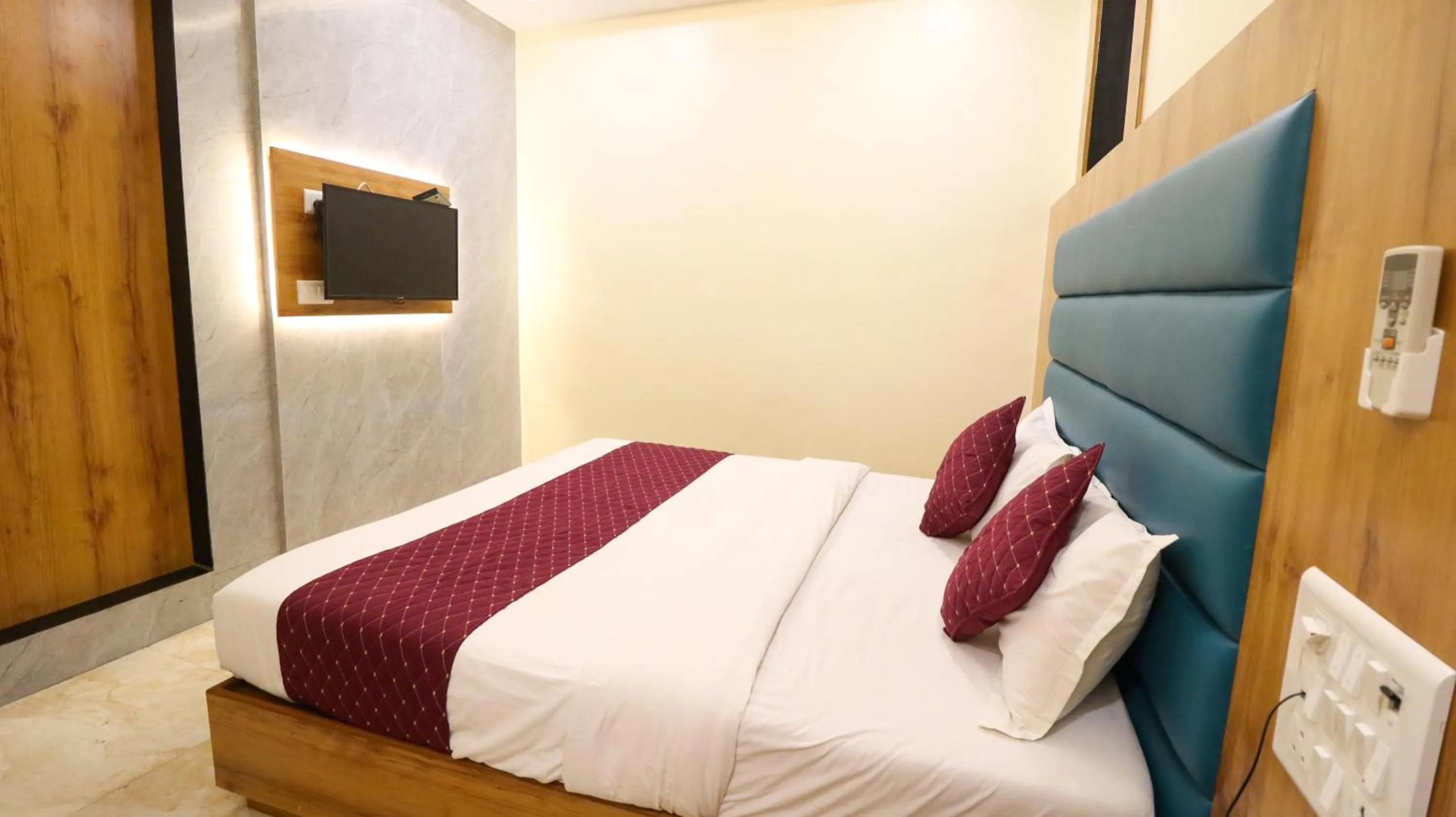 Bed in Hotel National - Grant Road