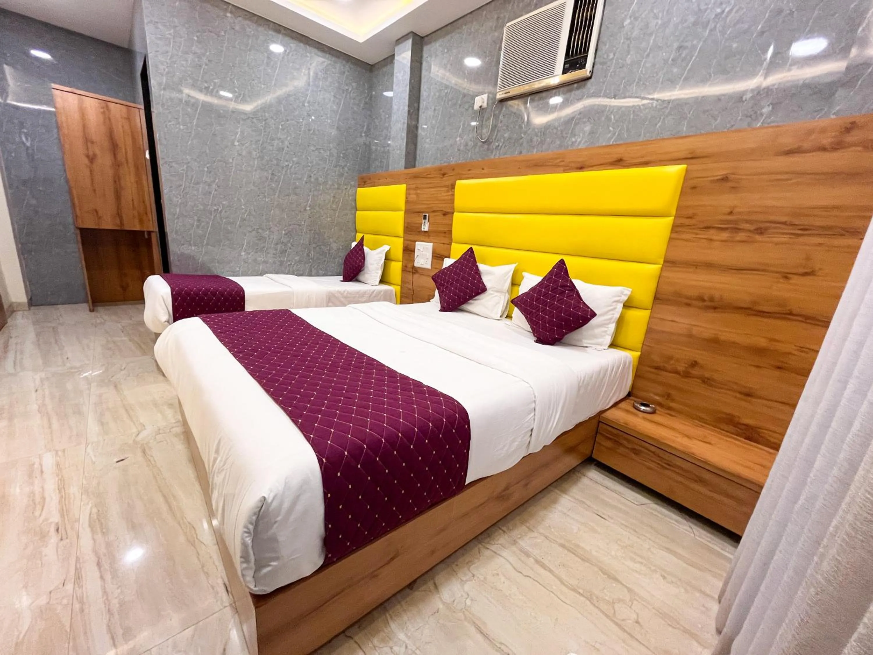 Bed in Hotel National - Grant Road