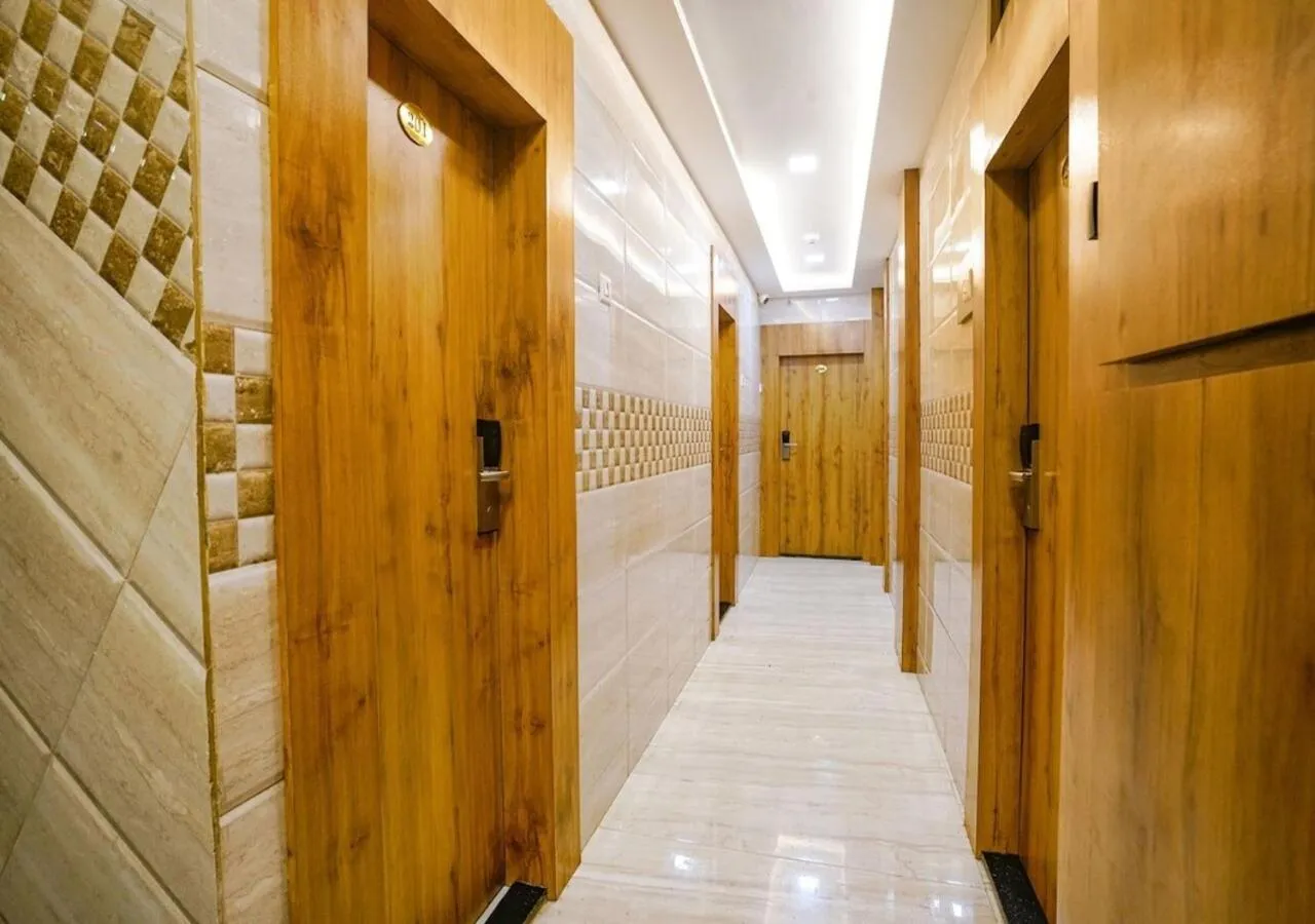 Facade/entrance in Hotel National - Grant Road