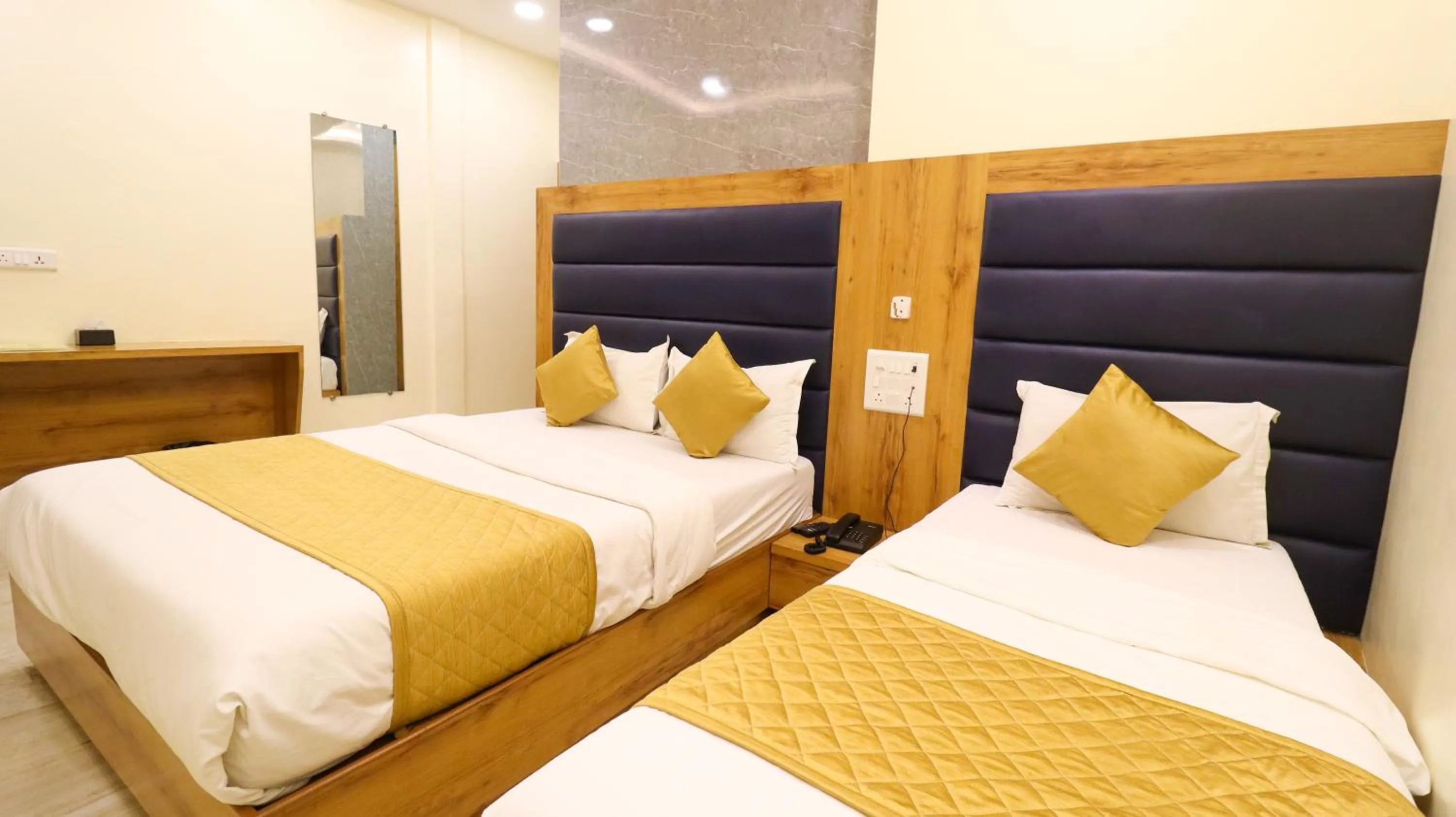 Bedroom, Bed in Hotel National - Grant Road