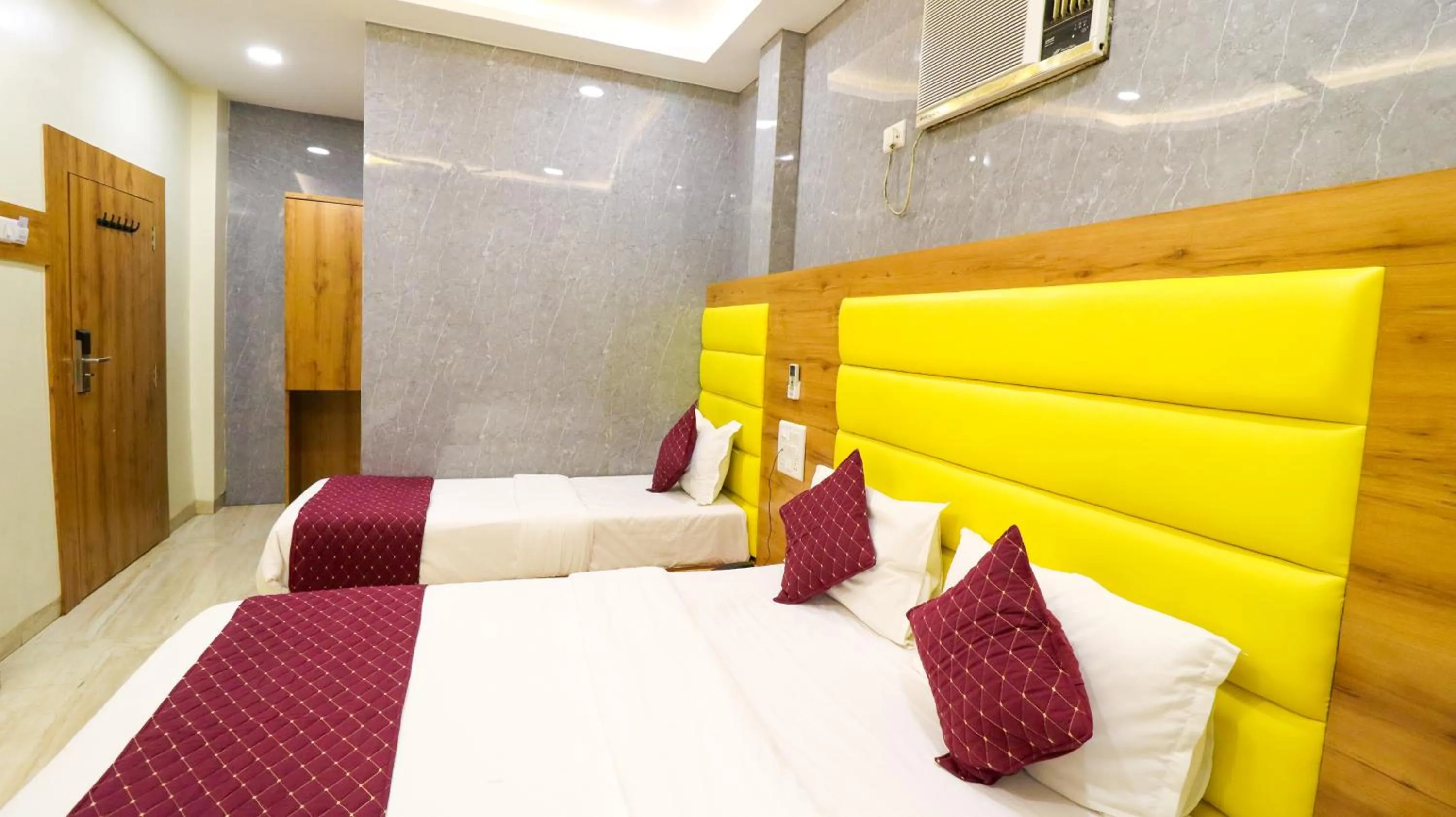 Bed in Hotel National - Grant Road