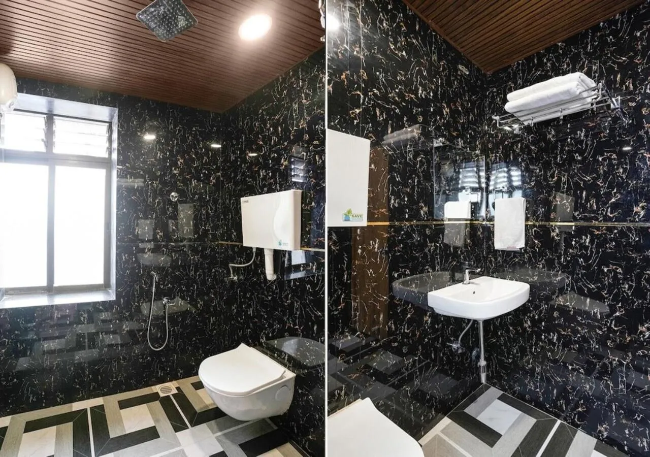 Bathroom in Hotel National - Grant Road