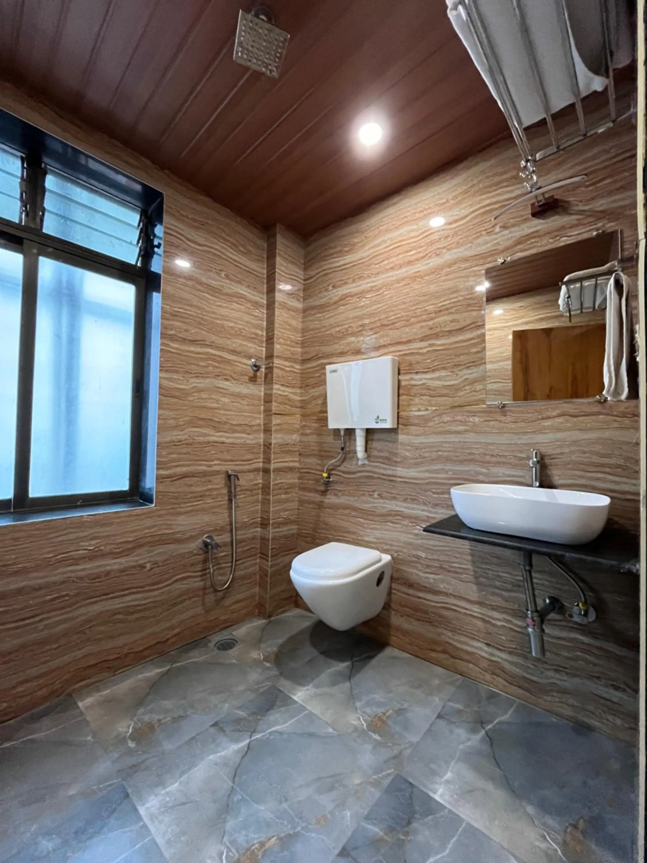 Bathroom in Hotel National - Grant Road