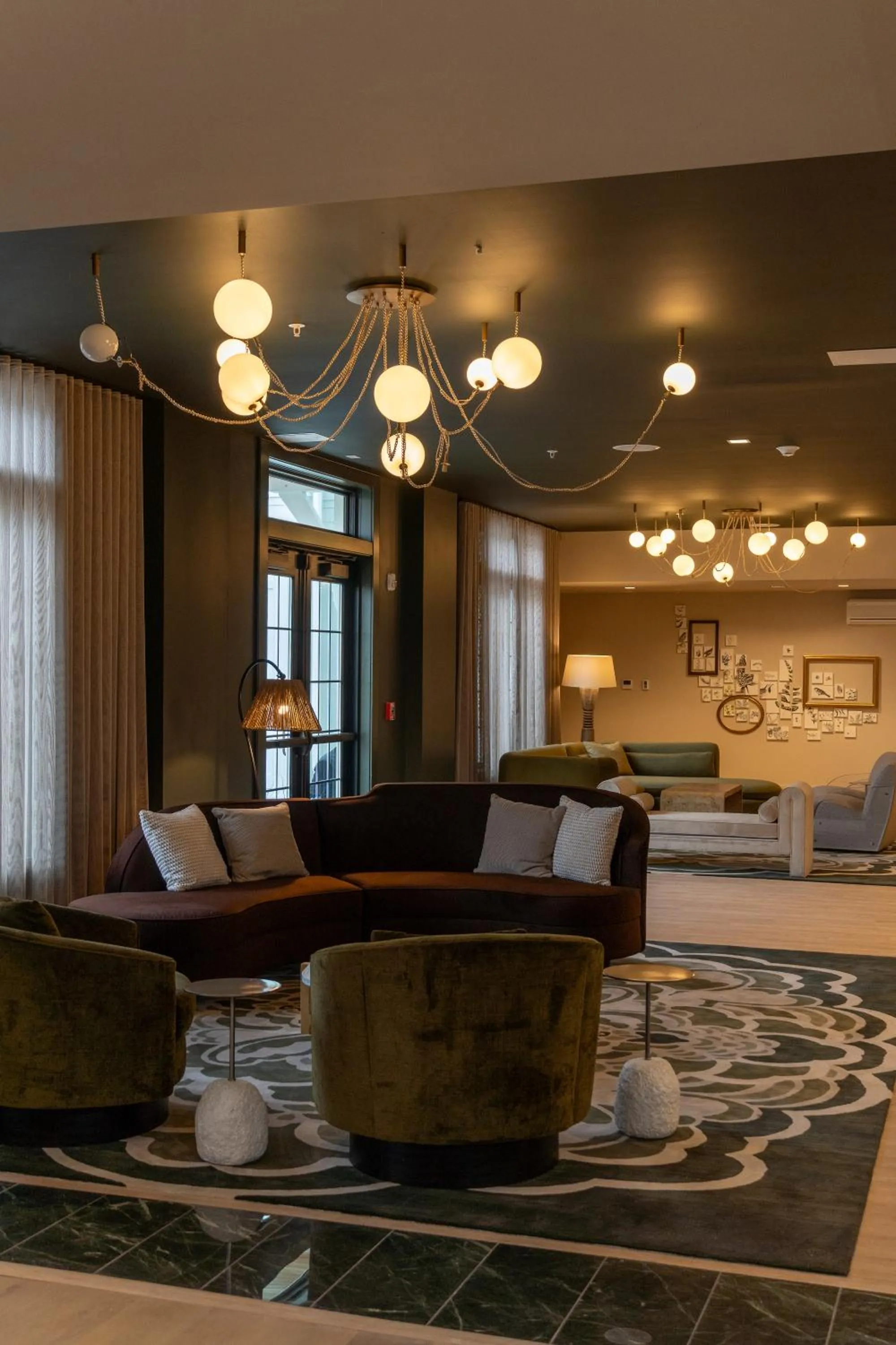 Lobby or reception, Bed in Hotel Brookmere & Arbor Spa