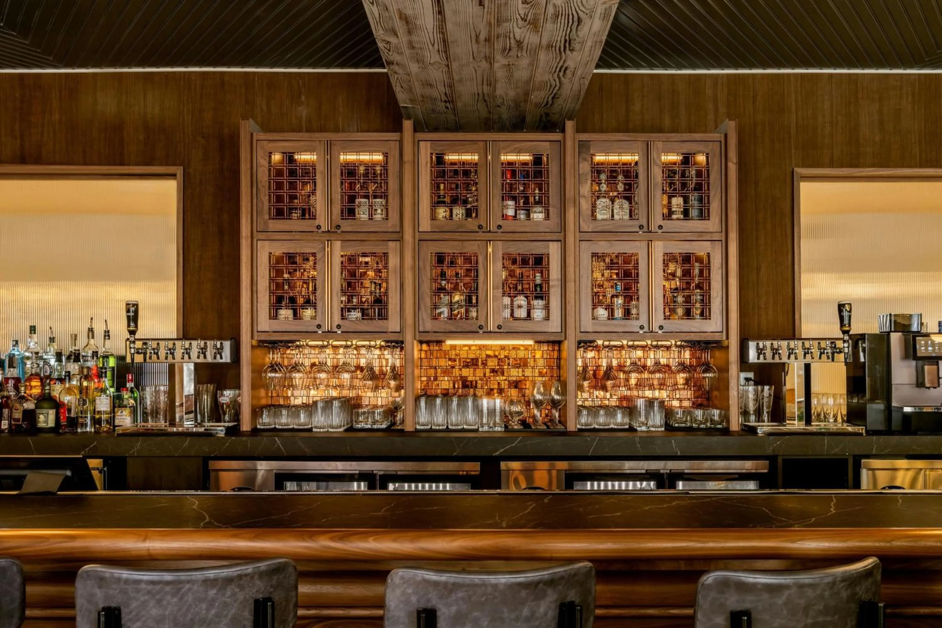 Lounge or bar in Brookmere Saratoga, a Tribute Portfolio Hotel