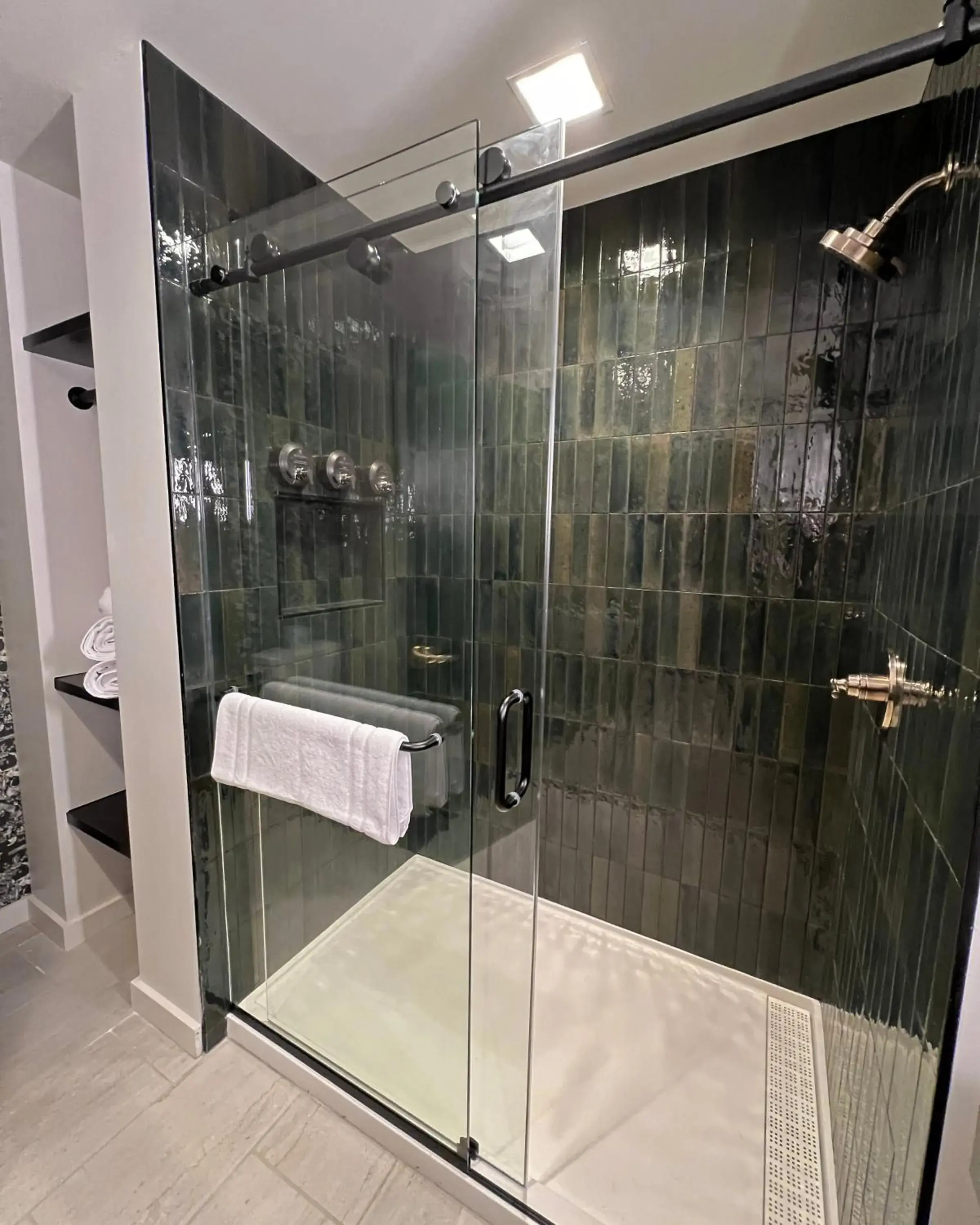 Standard King Room in Hotel Brookmere & Arbor Spa Standard King Room in Hotel Brookmere & Arbor Spa