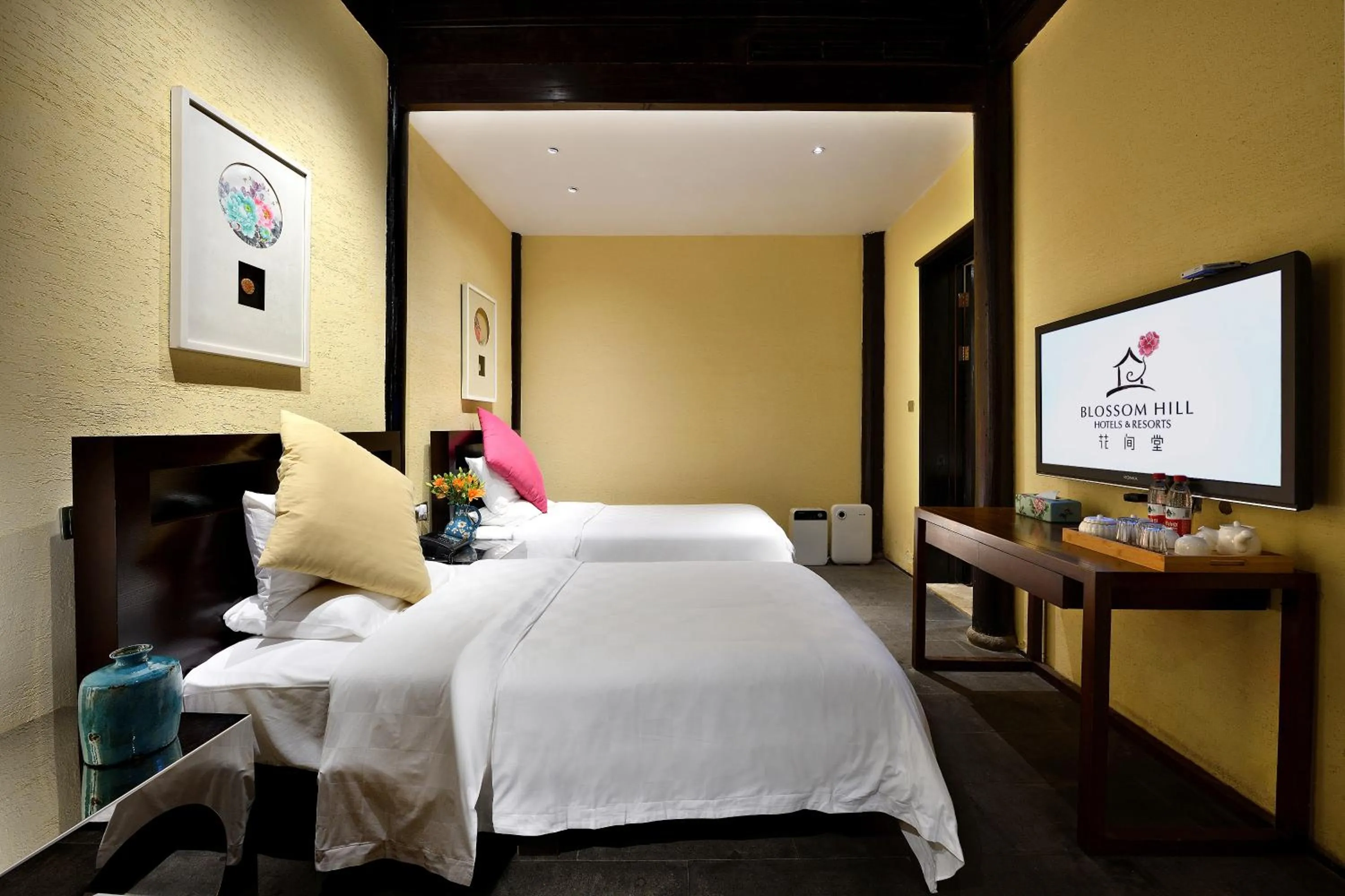 Bed in Blossom Hill Inn Zhouzhuang Seasonland