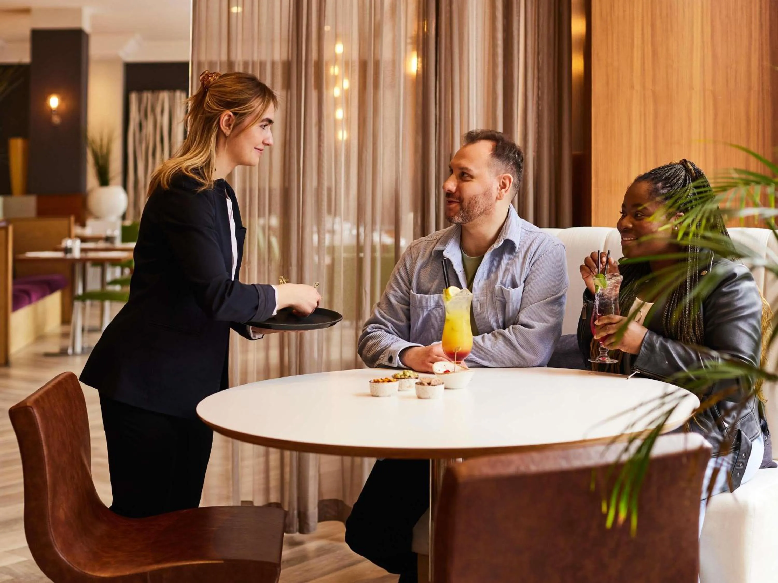 Lounge or bar in Novotel Bristol Centre
