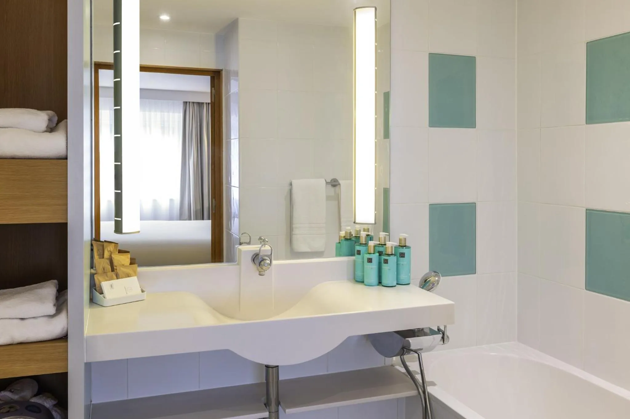 Bathroom in Novotel Bristol Centre