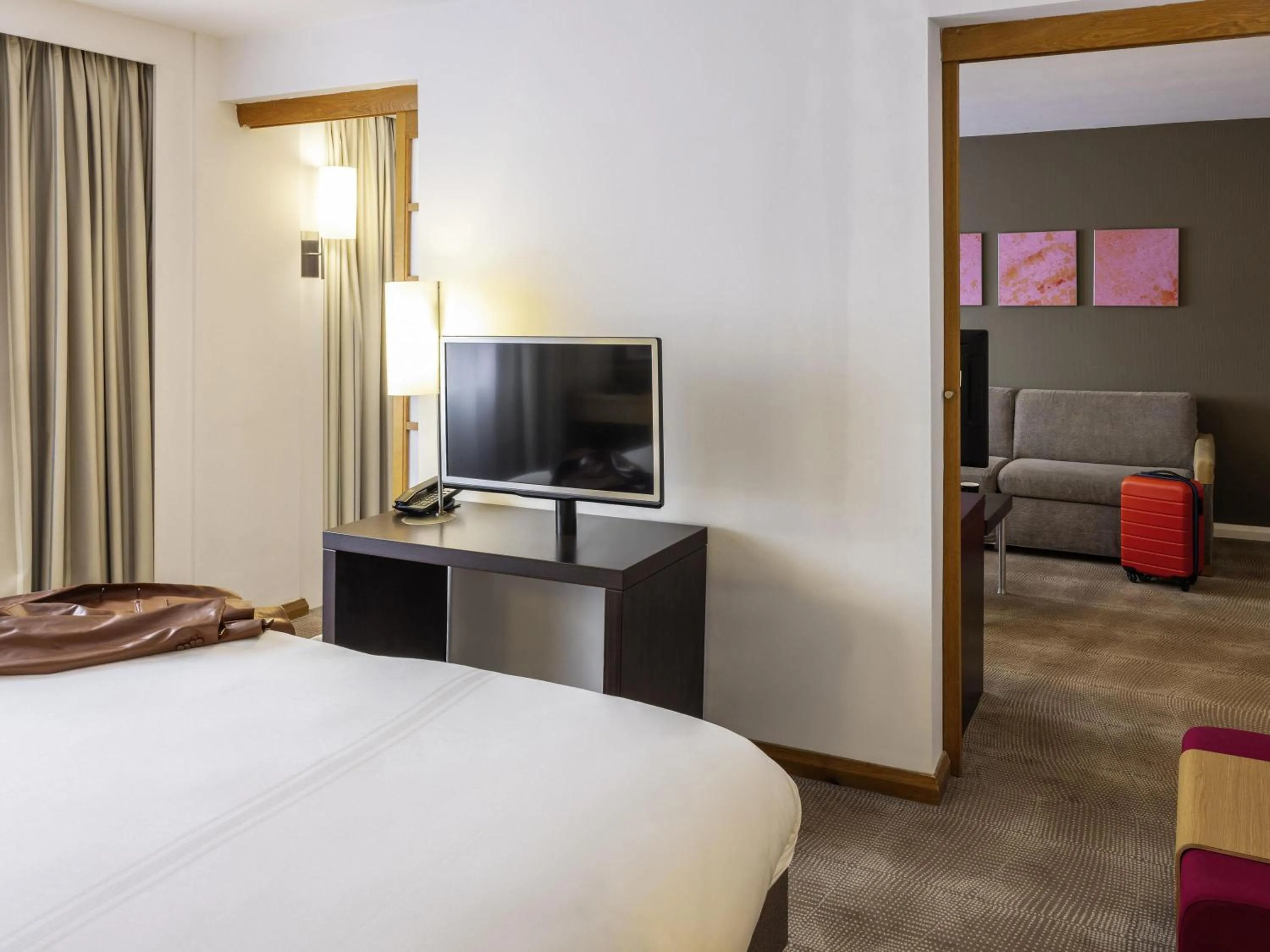 Photo of the whole room, Bed in Novotel Bristol Centre