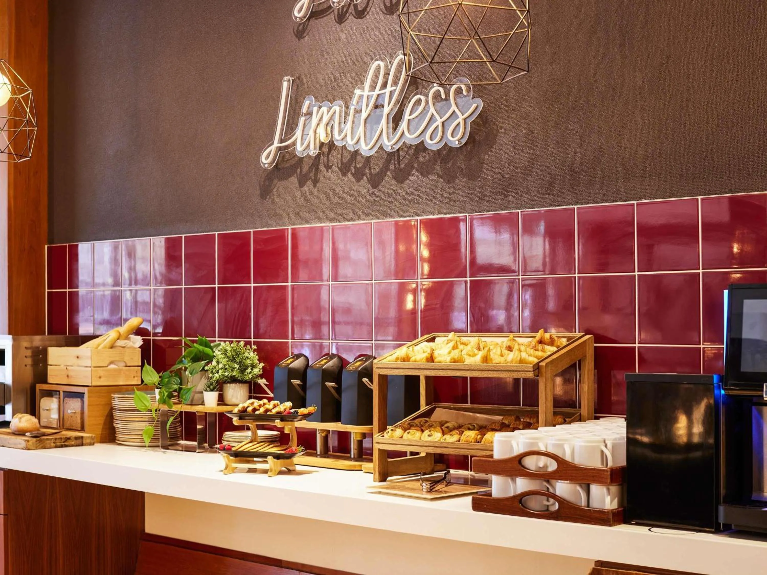 Restaurant/places to eat in Novotel Bristol Centre