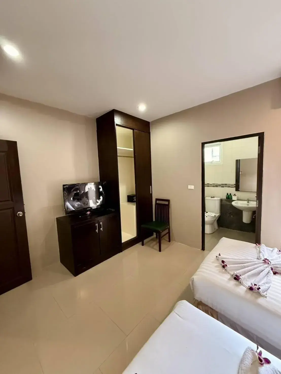 Bed in Outdoor Inn Kata Hotel Bed in Outdoor Inn Kata Hotel