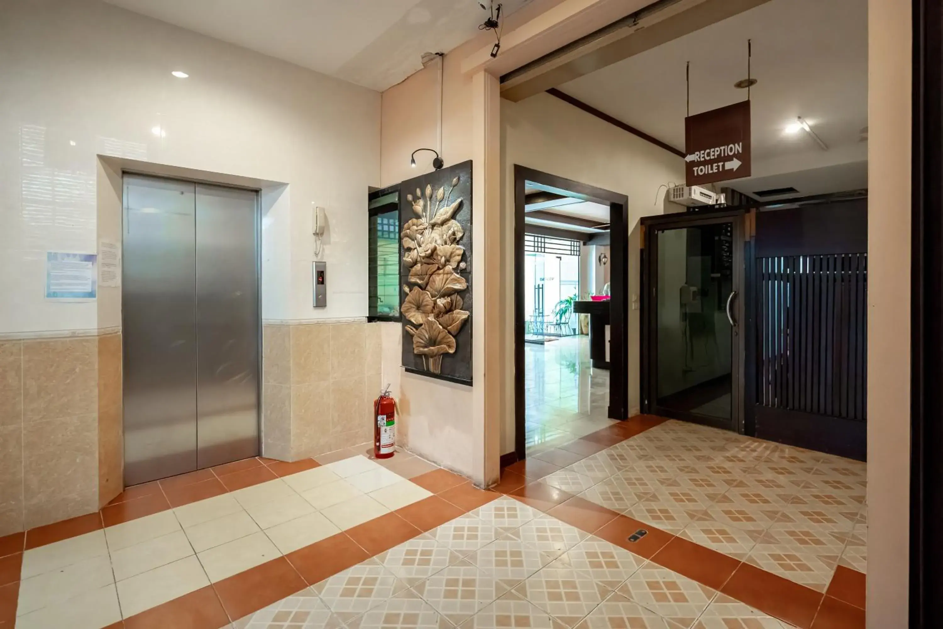 elevator in Outdoor Inn Kata Hotel elevator in Outdoor Inn Kata Hotel