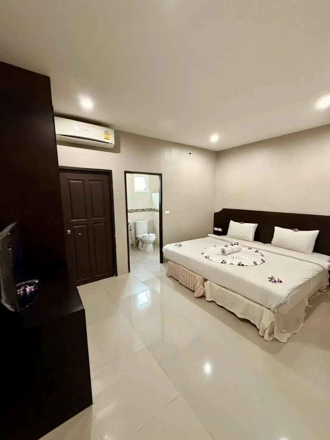 Bedroom in Outdoor Inn Kata Hotel Bedroom in Outdoor Inn Kata Hotel