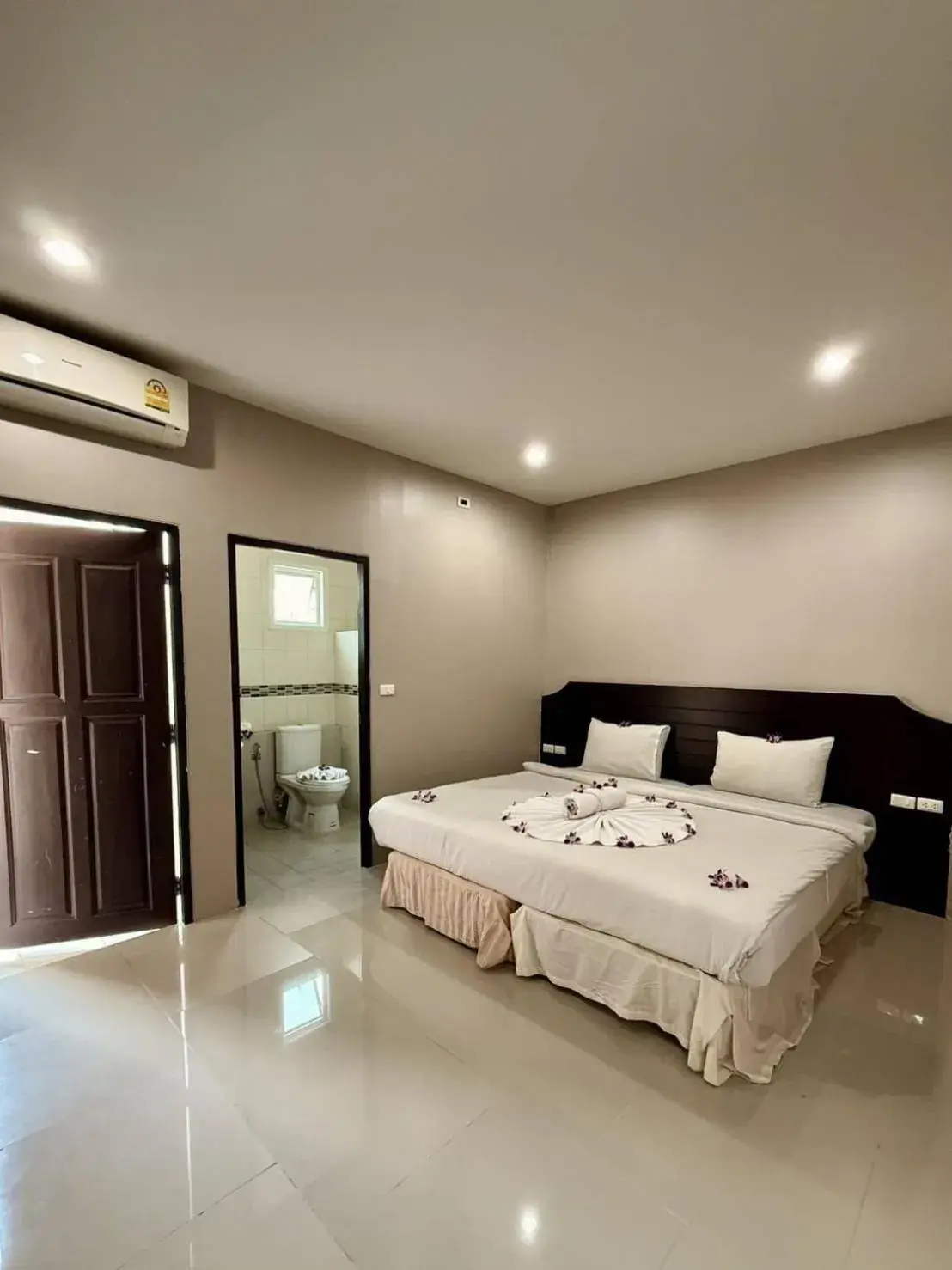 Bed in Outdoor Inn Kata Hotel Bed in Outdoor Inn Kata Hotel