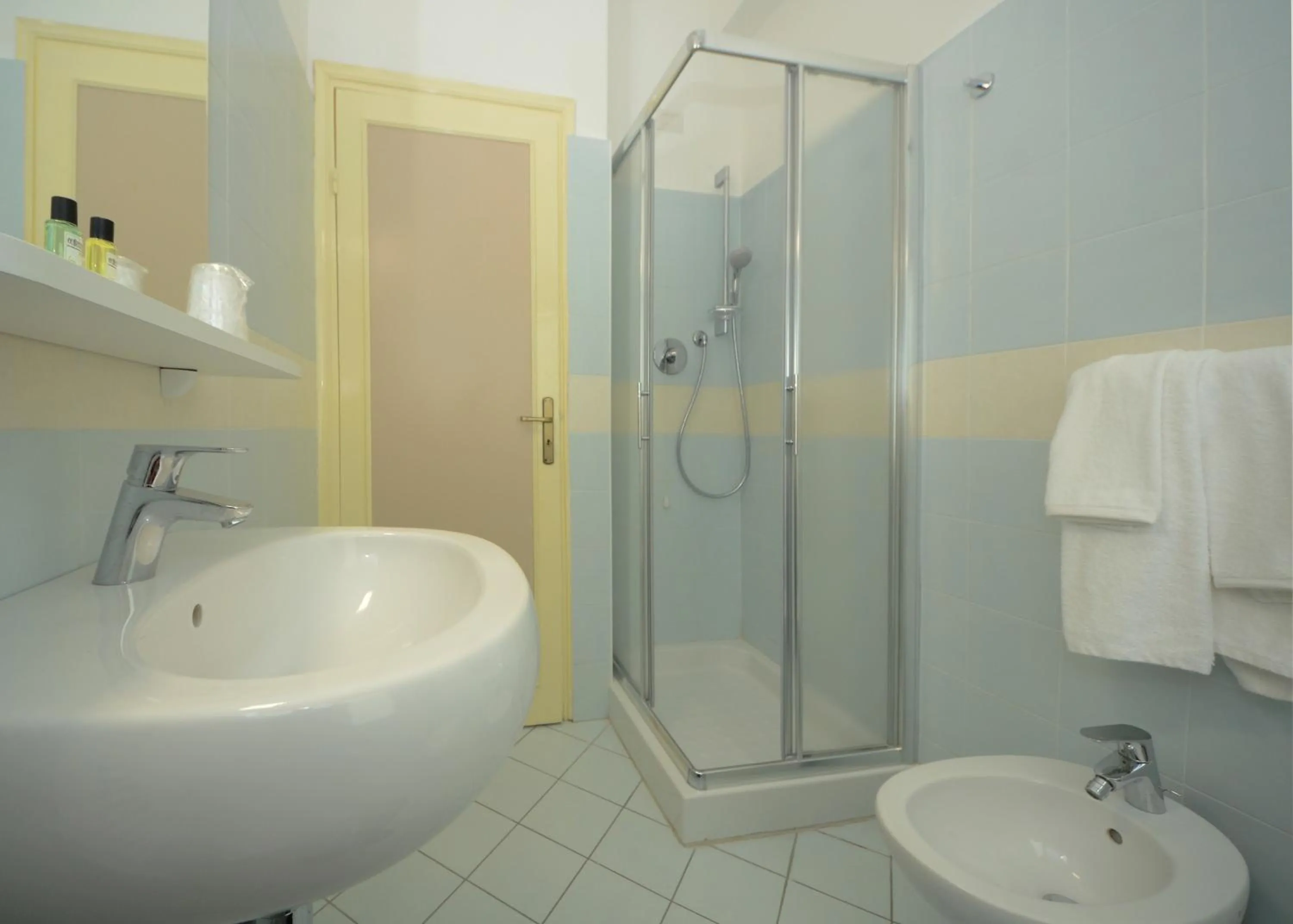 Bathroom in Hotel Lido Mazzini