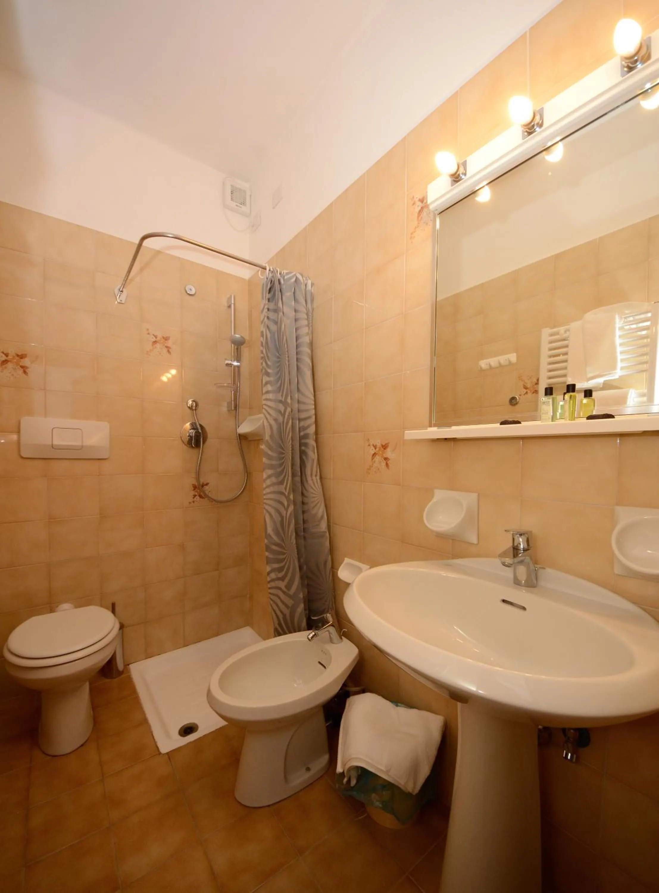 Bathroom in Hotel Lido Mazzini
