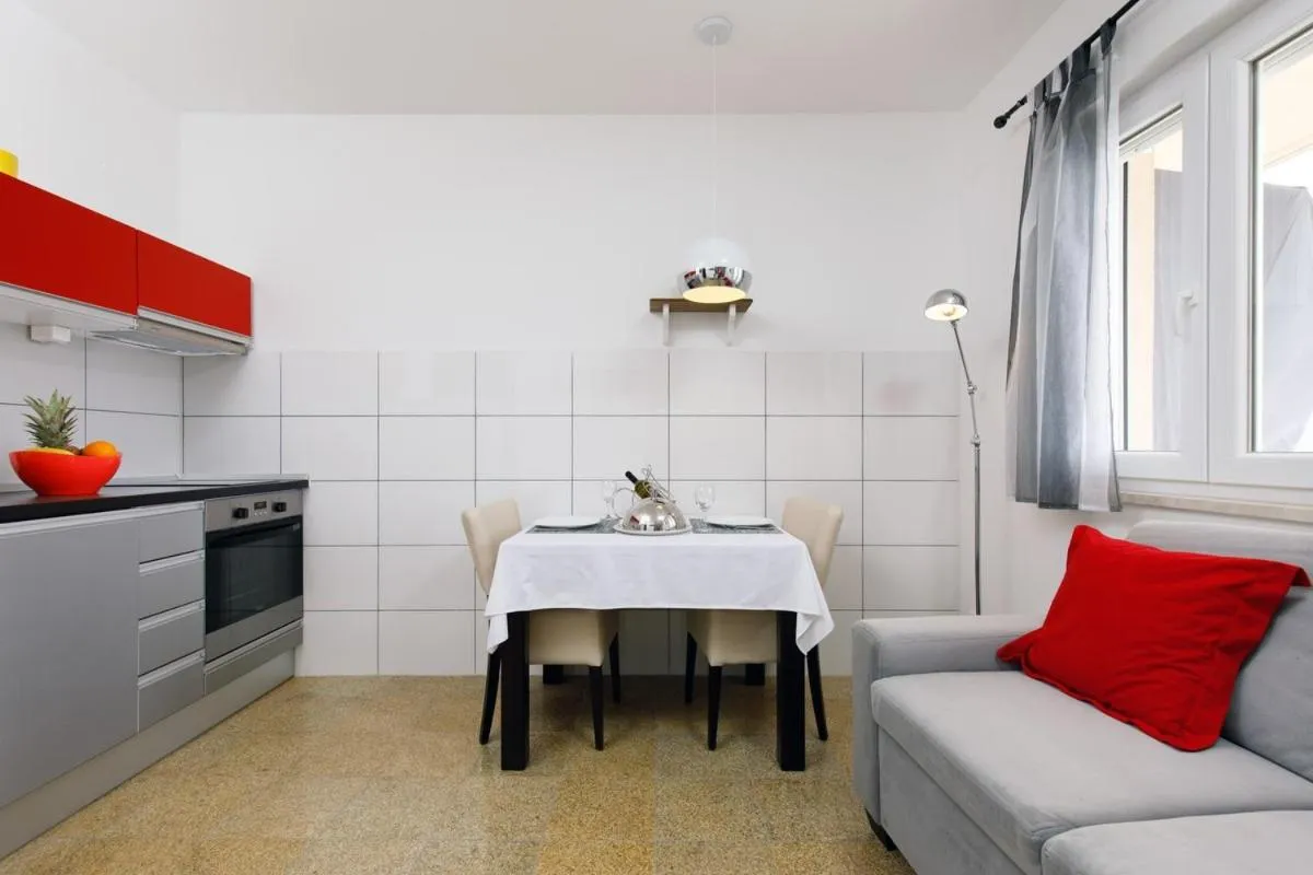 Kitchen or kitchenette in Ark Beach Apartments