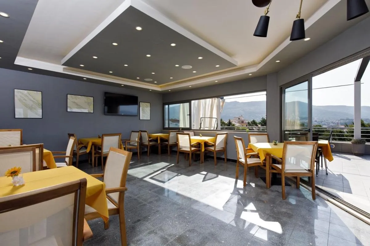 Communal lounge/ TV room in Ark Beach Apartments